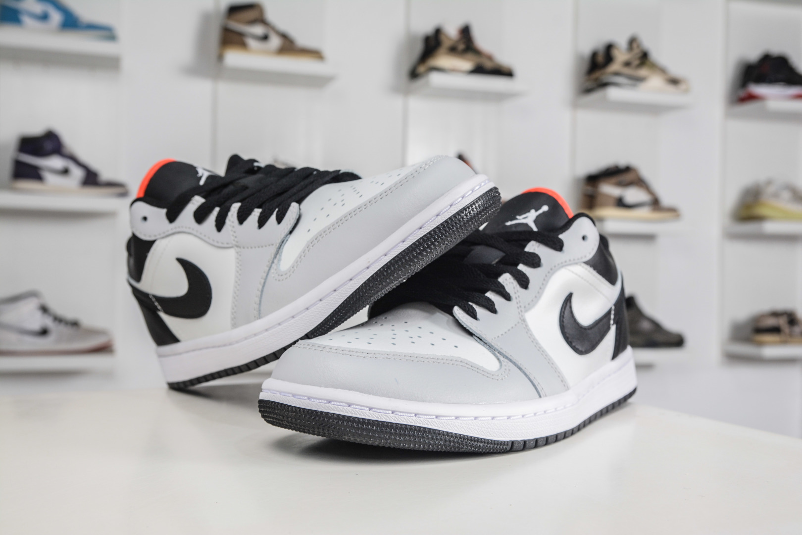 DTAir Jordan AJ1 Low 低帮 白灰黑 553558-045-Top High Quatity Cheap Sneakers Fashion Clothing Clothes Bags handbags Shoes of all Brand wholesale With The best Quality And Beautiful Price from China Factory Chinese suppliers wholesaler seller DTAir Jordan AJ1 Low 低帮 白灰黑 553558-045