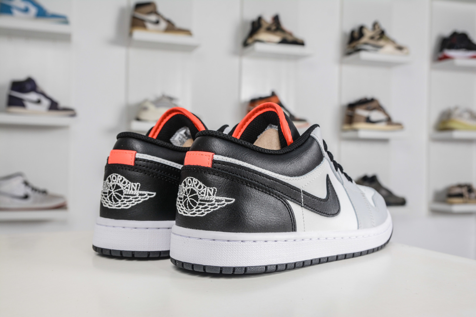 DTAir Jordan AJ1 Low 低帮 白灰黑 553558-045-Top High Quatity Cheap Sneakers Fashion Clothing Clothes Bags handbags Shoes of all Brand wholesale With The best Quality And Beautiful Price from China Factory Chinese suppliers wholesaler seller DTAir Jordan AJ1 Low 低帮 白灰黑 553558-045