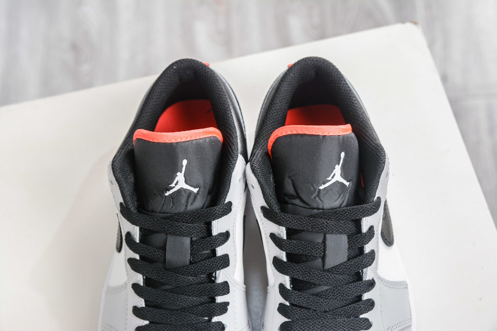 DTAir Jordan AJ1 Low 低帮 白灰黑 553558-045-Top High Quatity Cheap Sneakers Fashion Clothing Clothes Bags handbags Shoes of all Brand wholesale With The best Quality And Beautiful Price from China Factory Chinese suppliers wholesaler seller DTAir Jordan AJ1 Low 低帮 白灰黑 553558-045