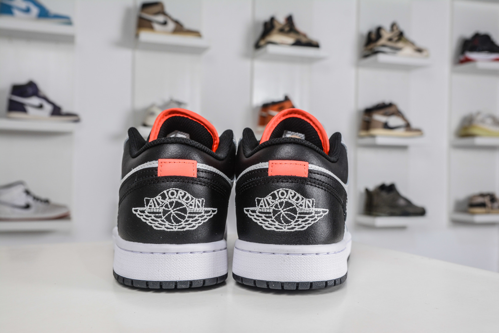 DTAir Jordan AJ1 Low 低帮 白灰黑 553558-045-Top High Quatity Cheap Sneakers Fashion Clothing Clothes Bags handbags Shoes of all Brand wholesale With The best Quality And Beautiful Price from China Factory Chinese suppliers wholesaler seller DTAir Jordan AJ1 Low 低帮 白灰黑 553558-045
