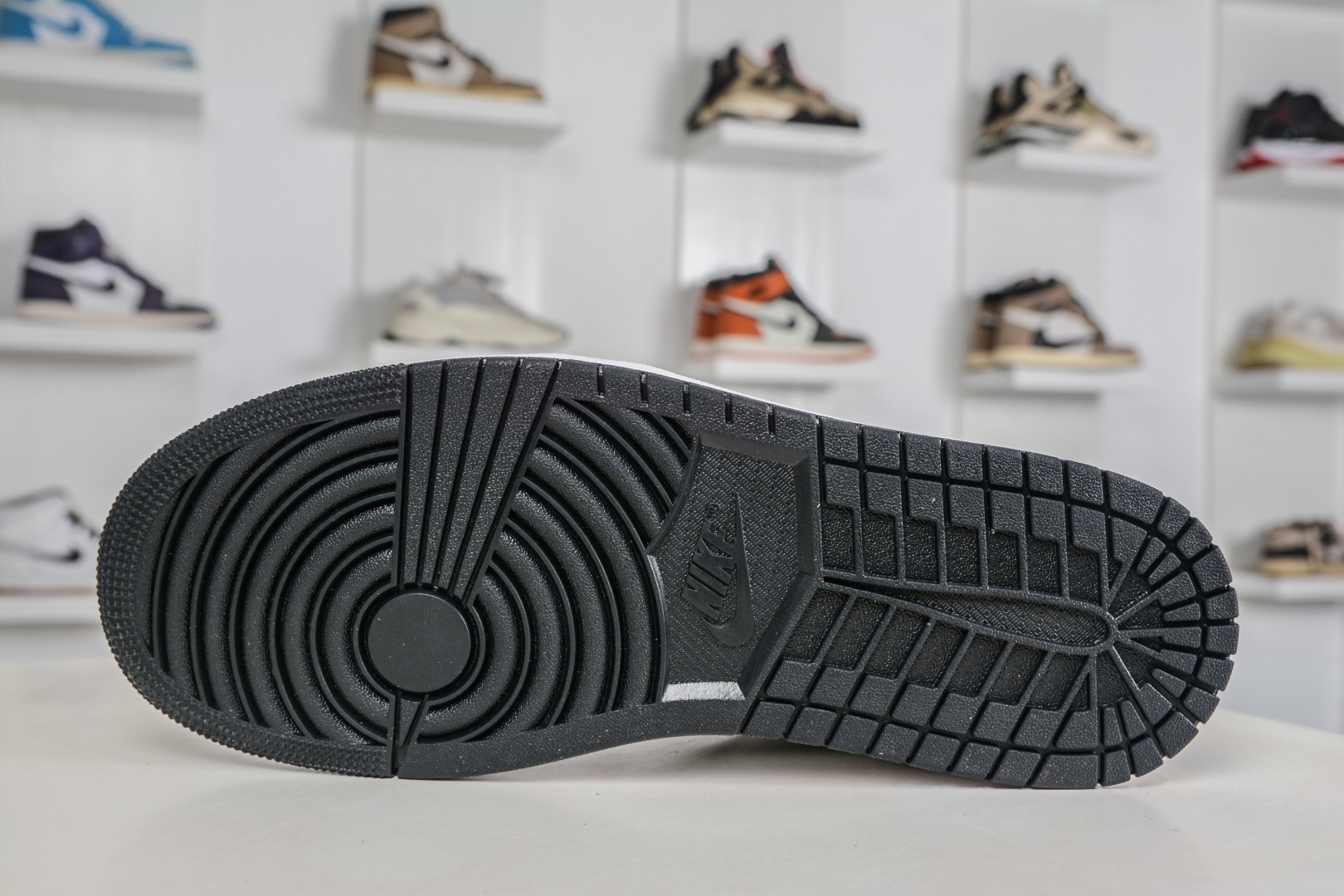DTAir Jordan AJ1 Low 低帮 白灰黑 553558-045-Top High Quatity Cheap Sneakers Fashion Clothing Clothes Bags handbags Shoes of all Brand wholesale With The best Quality And Beautiful Price from China Factory Chinese suppliers wholesaler seller DTAir Jordan AJ1 Low 低帮 白灰黑 553558-045