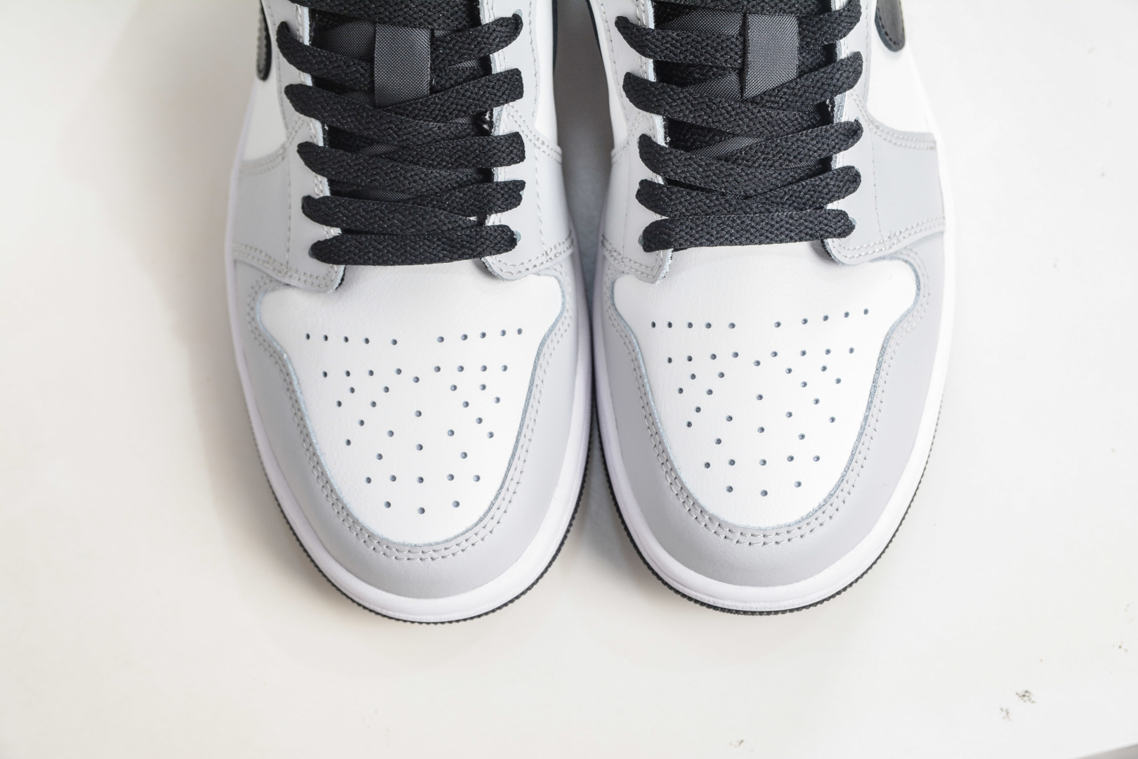 DTAir Jordan AJ1 Low 低帮 白灰黑 553558-045-Top High Quatity Cheap Sneakers Fashion Clothing Clothes Bags handbags Shoes of all Brand wholesale With The best Quality And Beautiful Price from China Factory Chinese suppliers wholesaler seller DTAir Jordan AJ1 Low 低帮 白灰黑 553558-045