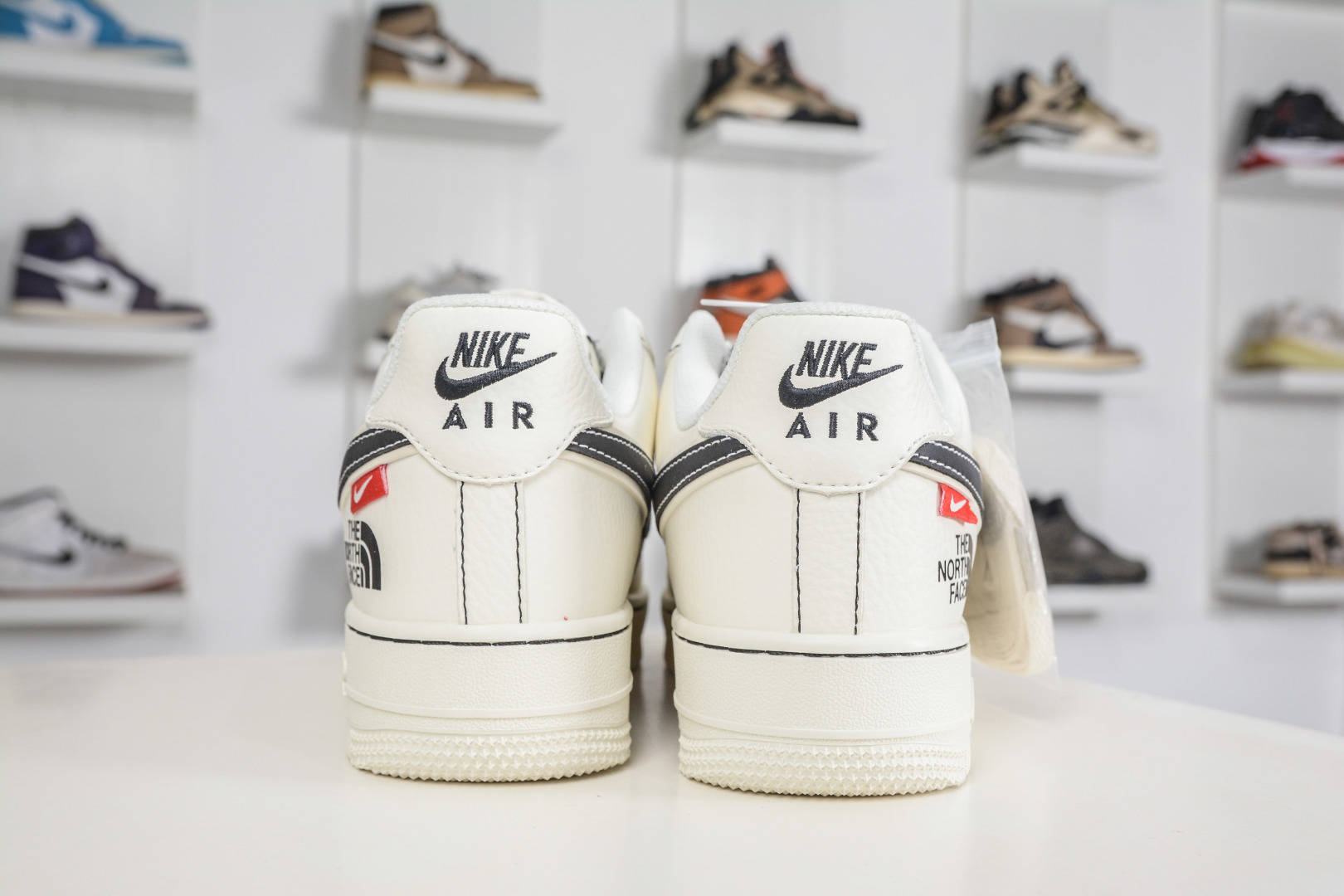 The North Face x NIke Air Force 1 北面联名-白黑 KG6699-F40-Top High Quatity Cheap Sneakers Fashion Clothing Clothes Bags handbags Shoes of all Brand wholesale With The best Quality And Beautiful Price from China Factory Chinese suppliers wholesaler seller The North Face x NIke Air Force 1 北面联名-白黑 KG6699-F40