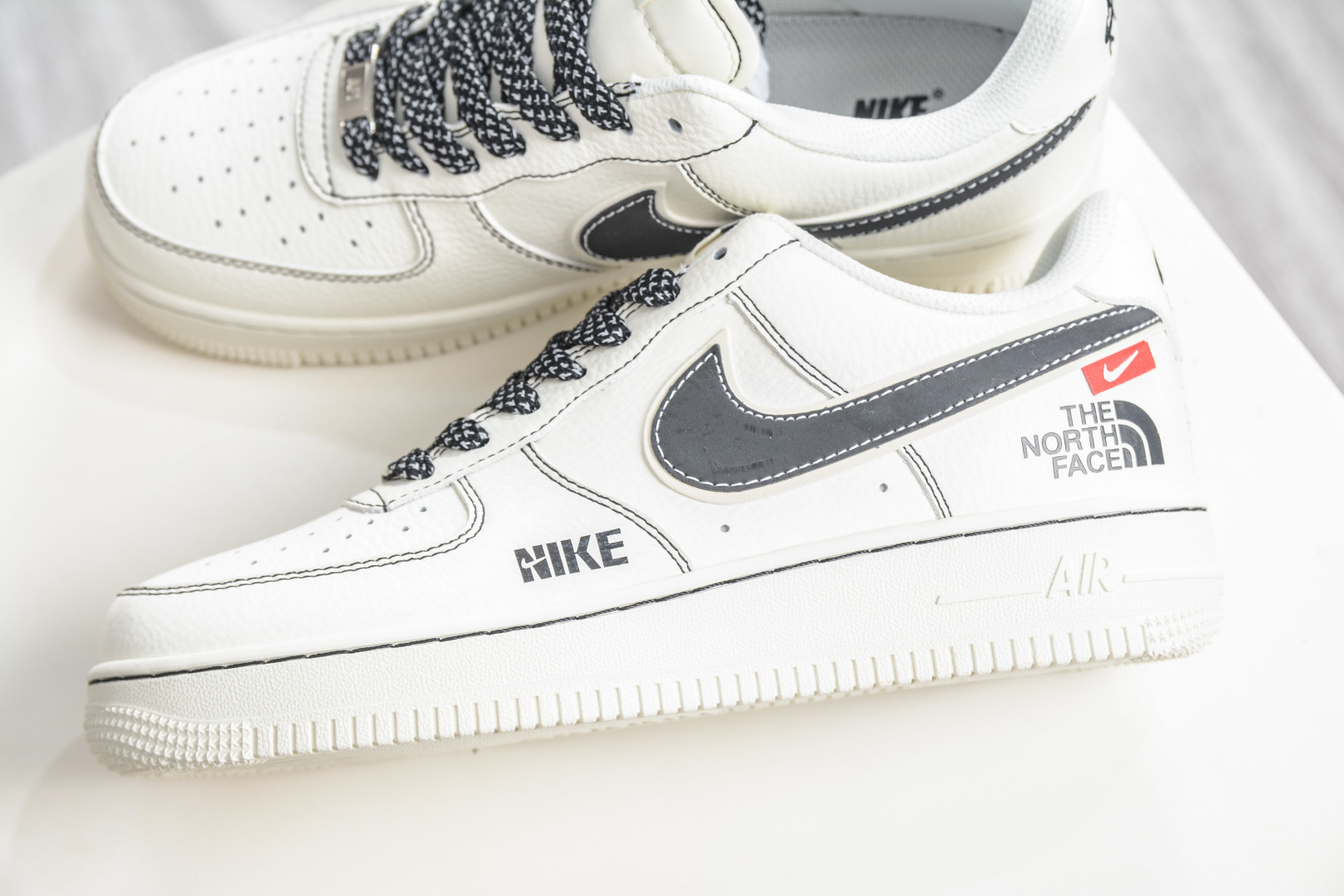 The North Face x NIke Air Force 1 北面联名-白黑 KG6699-F40-Top High Quatity Cheap Sneakers Fashion Clothing Clothes Bags handbags Shoes of all Brand wholesale With The best Quality And Beautiful Price from China Factory Chinese suppliers wholesaler seller The North Face x NIke Air Force 1 北面联名-白黑 KG6699-F40