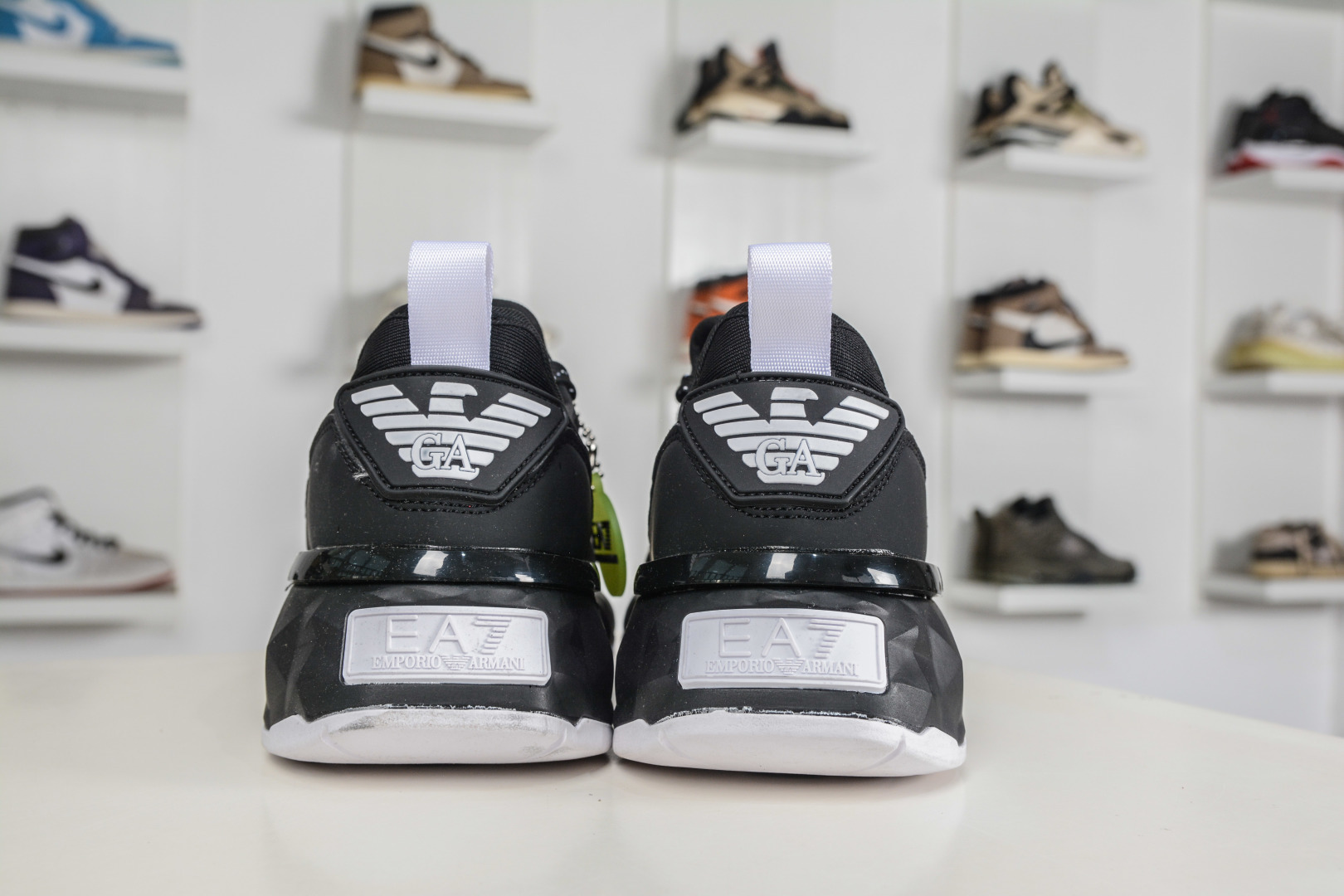 Emporio Armani EA7 舒适百搭系带低帮休闲跑步鞋-Top High Quatity Cheap Sneakers Fashion Clothing Clothes Bags handbags Shoes of all Brand wholesale With The best Quality And Beautiful Price from China Factory Chinese suppliers wholesaler seller Emporio Armani EA7 舒适百搭系带低帮休闲跑步鞋