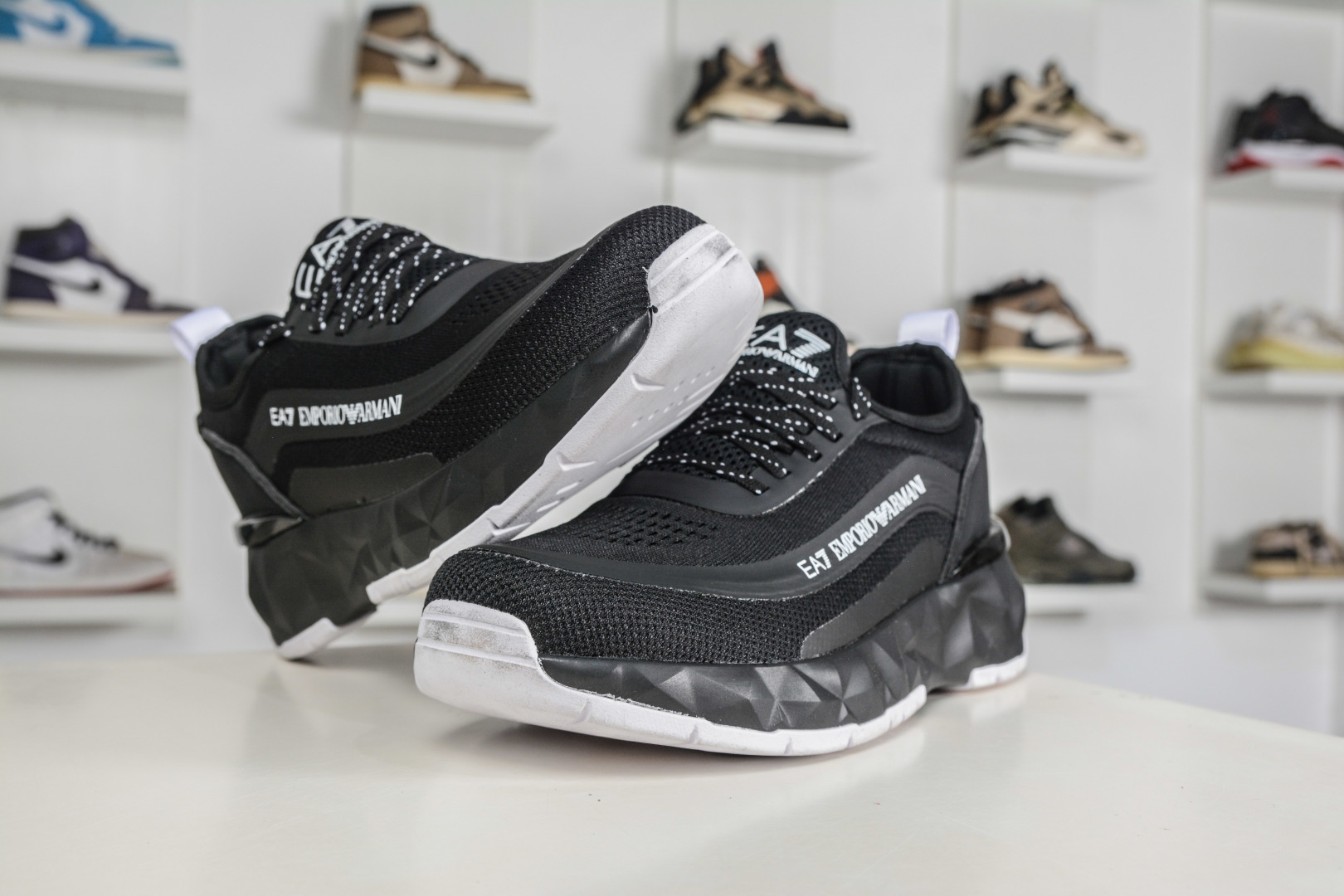 Emporio Armani EA7 舒适百搭系带低帮休闲跑步鞋-Top High Quatity Cheap Sneakers Fashion Clothing Clothes Bags handbags Shoes of all Brand wholesale With The best Quality And Beautiful Price from China Factory Chinese suppliers wholesaler seller Emporio Armani EA7 舒适百搭系带低帮休闲跑步鞋
