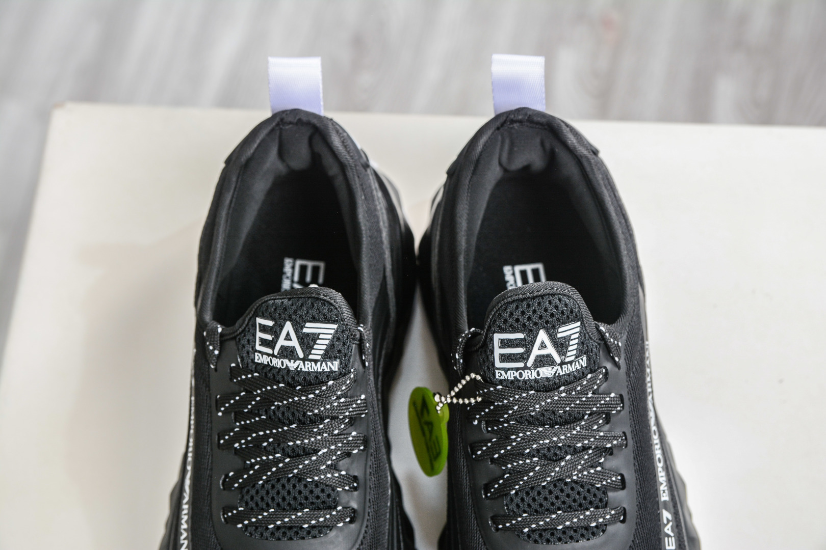 Emporio Armani EA7 舒适百搭系带低帮休闲跑步鞋-Top High Quatity Cheap Sneakers Fashion Clothing Clothes Bags handbags Shoes of all Brand wholesale With The best Quality And Beautiful Price from China Factory Chinese suppliers wholesaler seller Emporio Armani EA7 舒适百搭系带低帮休闲跑步鞋