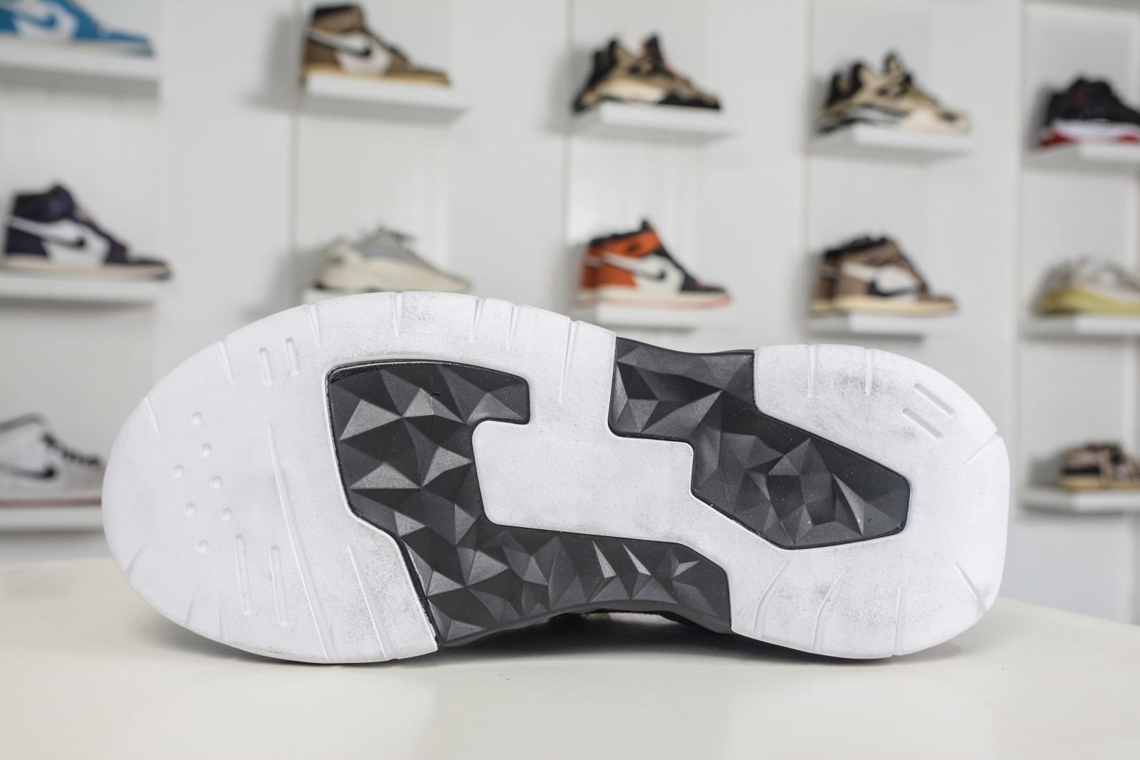 Emporio Armani EA7 舒适百搭系带低帮休闲跑步鞋-Top High Quatity Cheap Sneakers Fashion Clothing Clothes Bags handbags Shoes of all Brand wholesale With The best Quality And Beautiful Price from China Factory Chinese suppliers wholesaler seller Emporio Armani EA7 舒适百搭系带低帮休闲跑步鞋