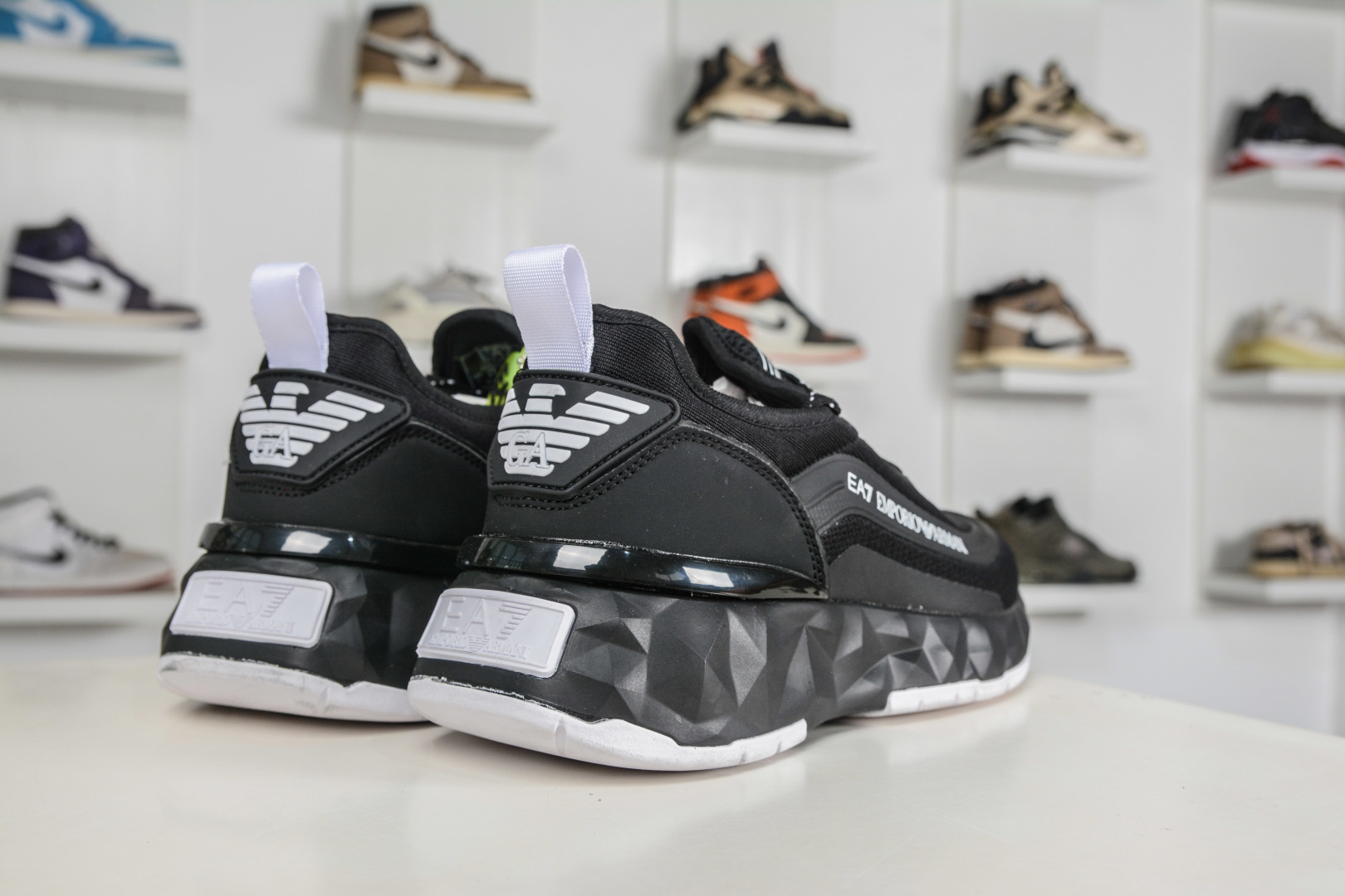 Emporio Armani EA7 舒适百搭系带低帮休闲跑步鞋-Top High Quatity Cheap Sneakers Fashion Clothing Clothes Bags handbags Shoes of all Brand wholesale With The best Quality And Beautiful Price from China Factory Chinese suppliers wholesaler seller Emporio Armani EA7 舒适百搭系带低帮休闲跑步鞋