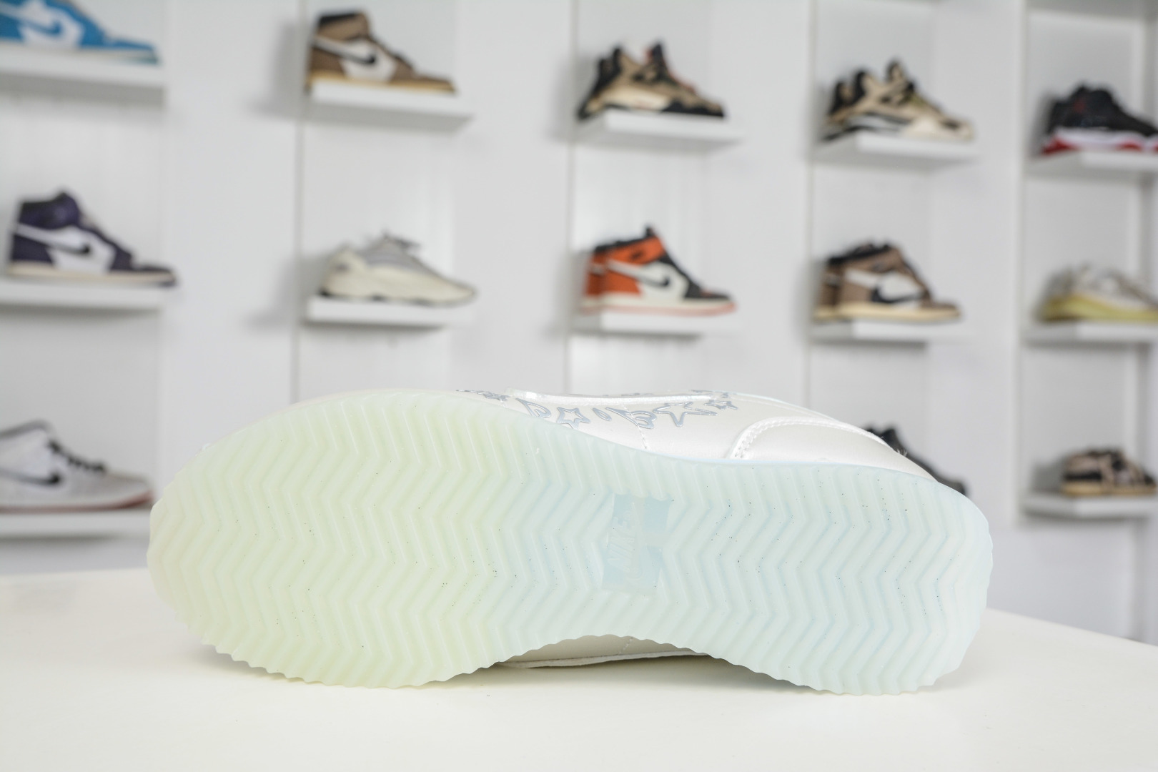 NIKE CORTEZ 经典轻便舒适阿甘休闲跑步鞋 IU0528-114-Top High Quatity Cheap Sneakers Fashion Clothing Clothes Bags handbags Shoes of all Brand wholesale With The best Quality And Beautiful Price from China Factory Chinese suppliers wholesaler seller NIKE CORTEZ 经典轻便舒适阿甘休闲跑步鞋 IU0528-114