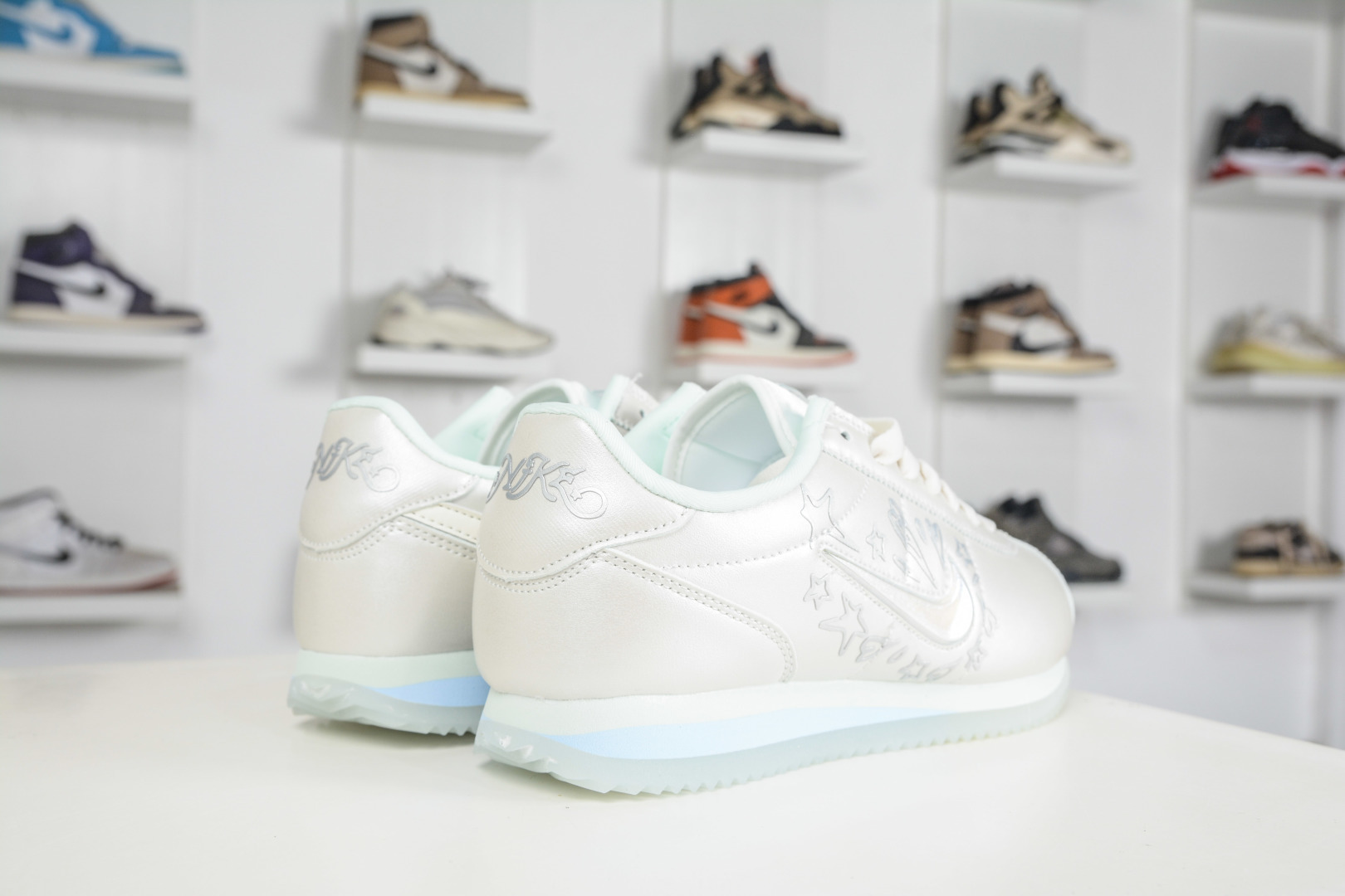 NIKE CORTEZ 经典轻便舒适阿甘休闲跑步鞋 IU0528-114-Top High Quatity Cheap Sneakers Fashion Clothing Clothes Bags handbags Shoes of all Brand wholesale With The best Quality And Beautiful Price from China Factory Chinese suppliers wholesaler seller NIKE CORTEZ 经典轻便舒适阿甘休闲跑步鞋 IU0528-114