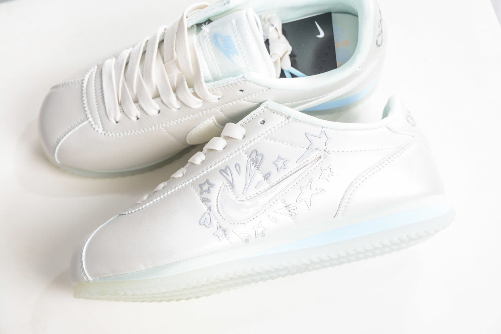 NIKE CORTEZ 经典轻便舒适阿甘休闲跑步鞋 IU0528-114-Top High Quatity Cheap Sneakers Fashion Clothing Clothes Bags handbags Shoes of all Brand wholesale With The best Quality And Beautiful Price from China Factory Chinese suppliers wholesaler seller NIKE CORTEZ 经典轻便舒适阿甘休闲跑步鞋 IU0528-114