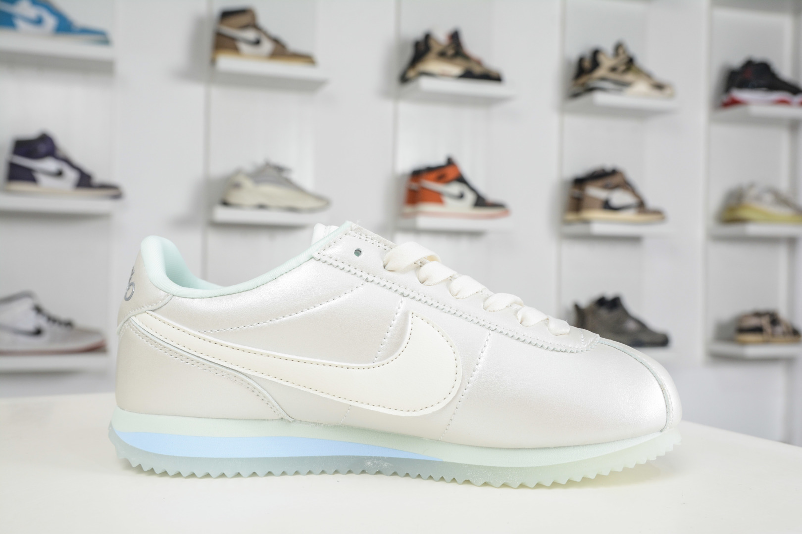 NIKE CORTEZ 经典轻便舒适阿甘休闲跑步鞋 IU0528-114-Top High Quatity Cheap Sneakers Fashion Clothing Clothes Bags handbags Shoes of all Brand wholesale With The best Quality And Beautiful Price from China Factory Chinese suppliers wholesaler seller NIKE CORTEZ 经典轻便舒适阿甘休闲跑步鞋 IU0528-114