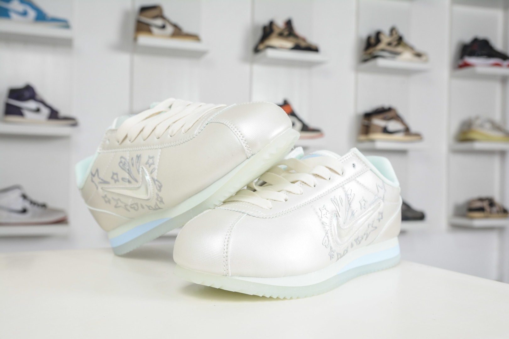 NIKE CORTEZ 经典轻便舒适阿甘休闲跑步鞋 IU0528-114-Top High Quatity Cheap Sneakers Fashion Clothing Clothes Bags handbags Shoes of all Brand wholesale With The best Quality And Beautiful Price from China Factory Chinese suppliers wholesaler seller NIKE CORTEZ 经典轻便舒适阿甘休闲跑步鞋 IU0528-114
