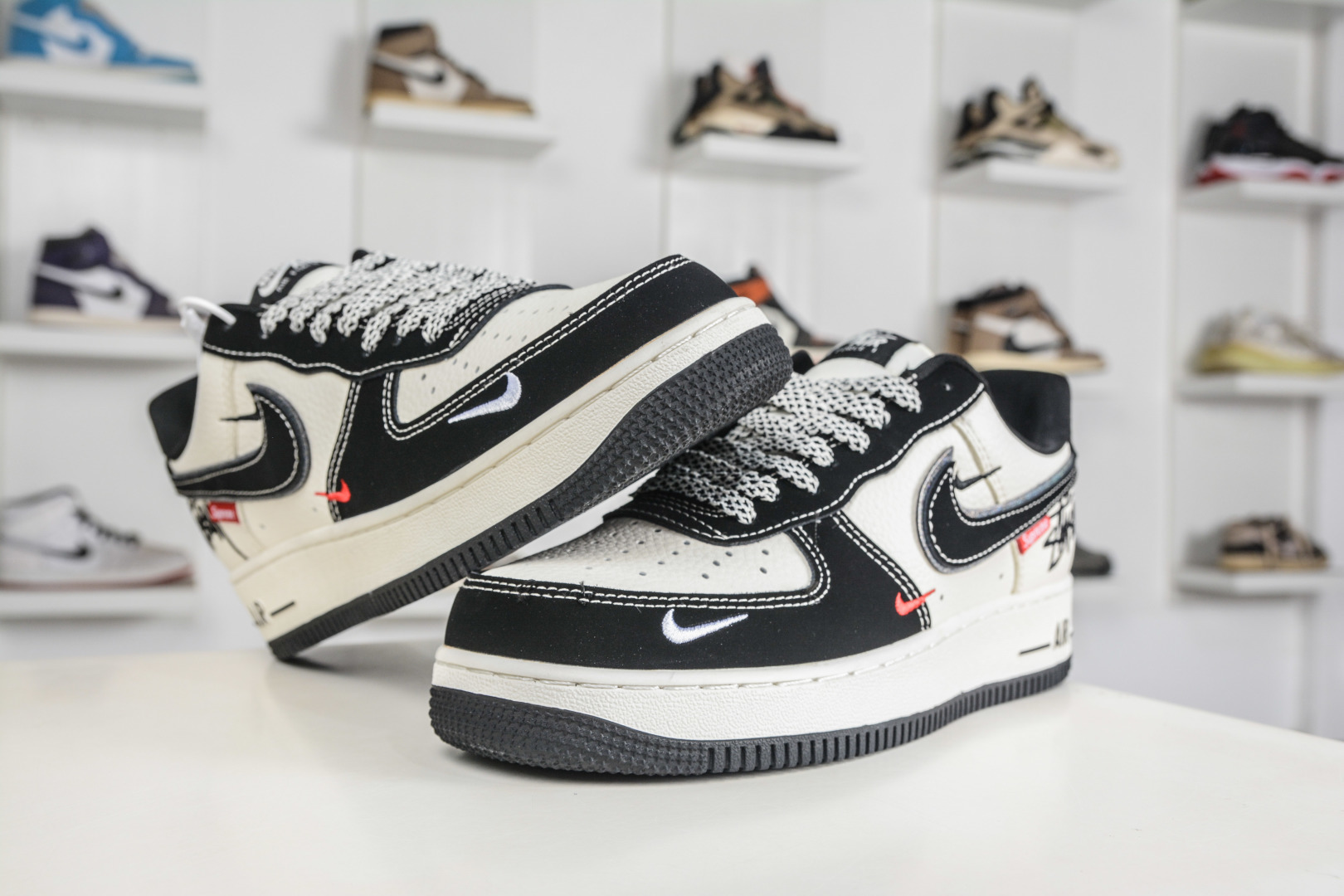 Stussy x Supreme x NIke Air Force 1 斯图西SUP联名-黑白 SS1979-025-Top High Quatity Cheap Sneakers Fashion Clothing Clothes Bags handbags Shoes of all Brand wholesale With The best Quality And Beautiful Price from China Factory Chinese suppliers wholesaler seller Stussy x Supreme x NIke Air Force 1 斯图西SUP联名-黑白 SS1979-025