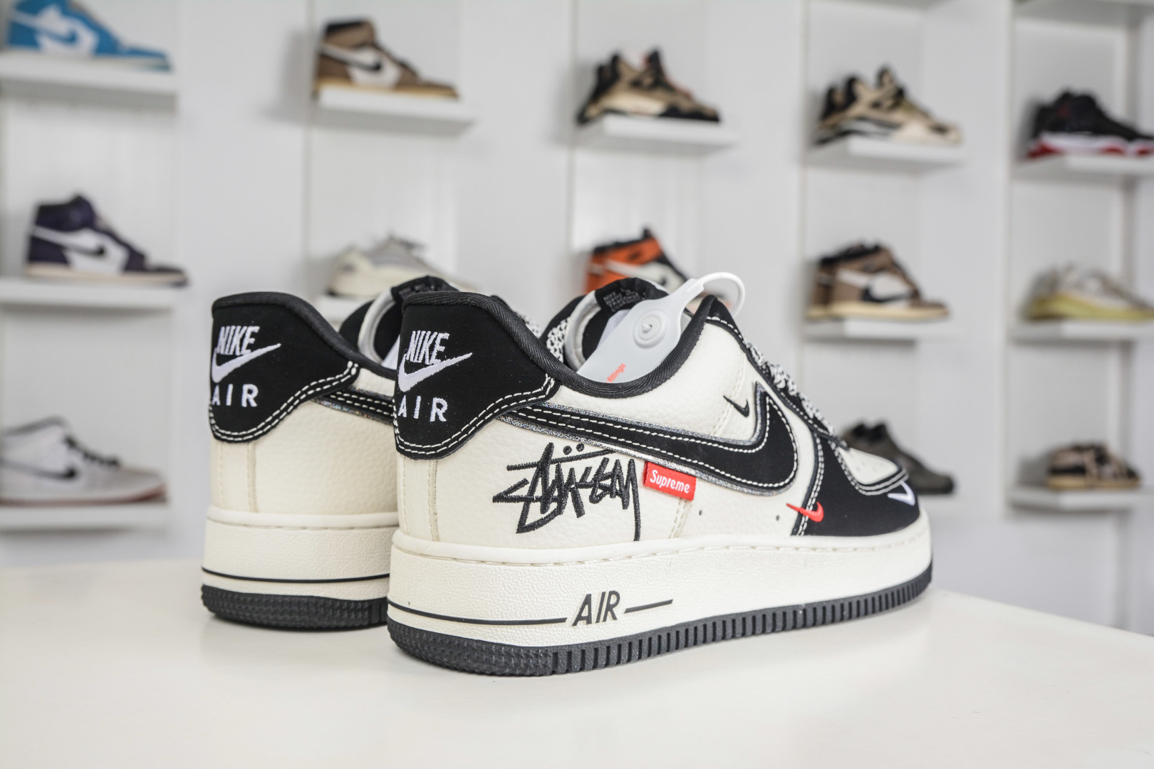 Stussy x Supreme x NIke Air Force 1 斯图西SUP联名-黑白 SS1979-025-Top High Quatity Cheap Sneakers Fashion Clothing Clothes Bags handbags Shoes of all Brand wholesale With The best Quality And Beautiful Price from China Factory Chinese suppliers wholesaler seller Stussy x Supreme x NIke Air Force 1 斯图西SUP联名-黑白 SS1979-025