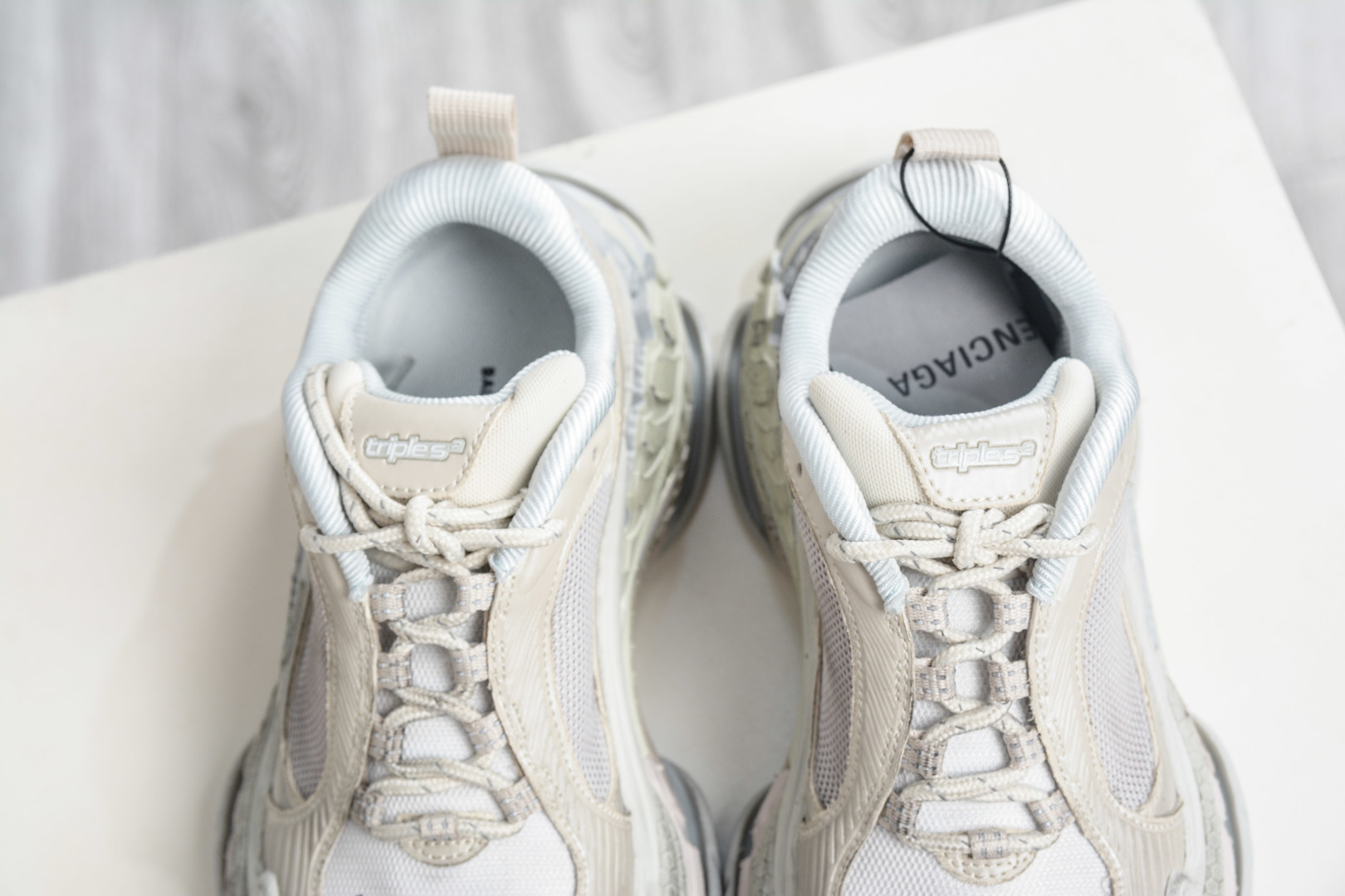 XA版 Balenciaga巴黎世家 Triple S .2 Gradient 厚底系带低帮老爹鞋 865851-WTR9191-Top High Quatity Cheap Sneakers Fashion Clothing Clothes Bags handbags Shoes of all Brand wholesale With The best Quality And Beautiful Price from China Factory Chinese suppliers wholesaler seller XA版 Balenciaga巴黎世家 Triple S .2 Gradient 厚底系带低帮老爹鞋 865851-WTR9191