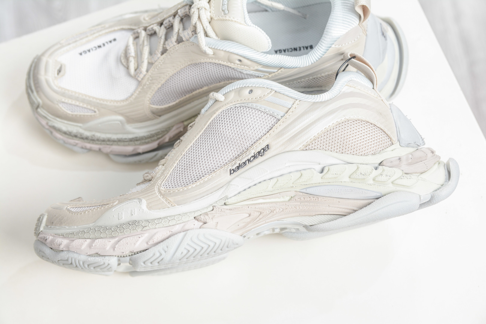 XA版 Balenciaga巴黎世家 Triple S .2 Gradient 厚底系带低帮老爹鞋 865851-WTR9191-Top High Quatity Cheap Sneakers Fashion Clothing Clothes Bags handbags Shoes of all Brand wholesale With The best Quality And Beautiful Price from China Factory Chinese suppliers wholesaler seller XA版 Balenciaga巴黎世家 Triple S .2 Gradient 厚底系带低帮老爹鞋 865851-WTR9191