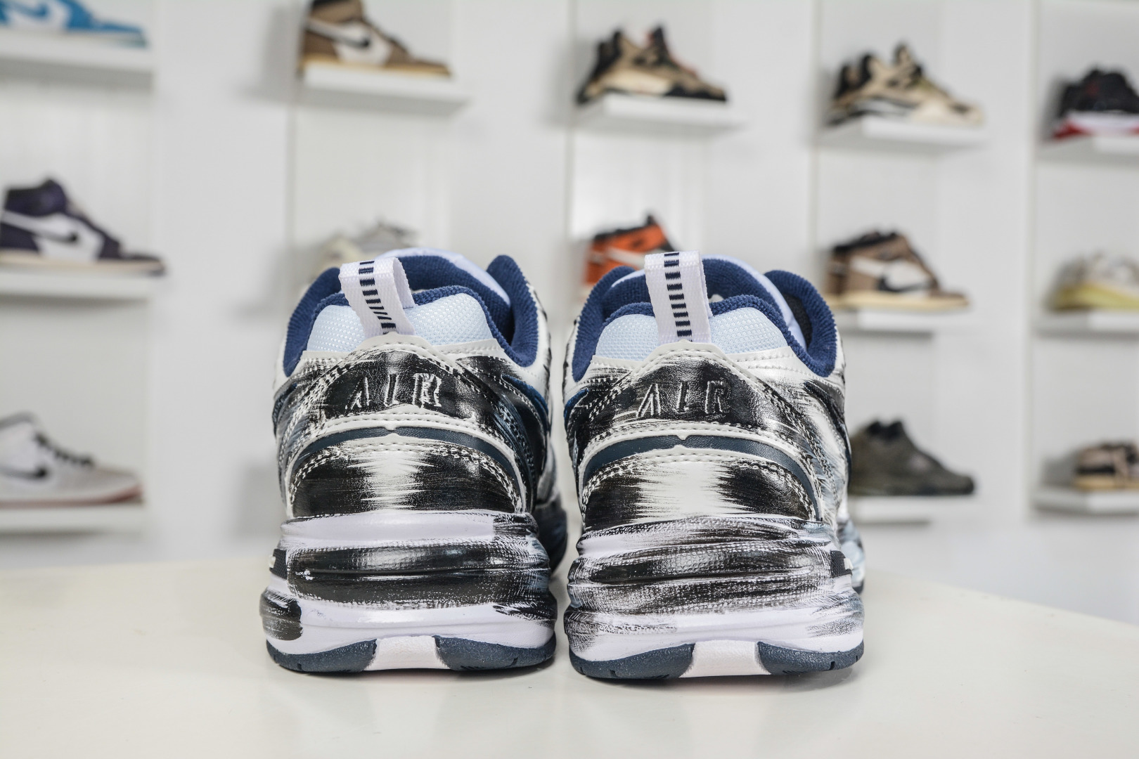 NK Air Monarch IV M2K 涂鸦复古潮流运动舒适老爹鞋 415445-102-Top High Quatity Cheap Sneakers Fashion Clothing Clothes Bags handbags Shoes of all Brand wholesale With The best Quality And Beautiful Price from China Factory Chinese suppliers wholesaler seller NK Air Monarch IV M2K 涂鸦复古潮流运动舒适老爹鞋 415445-102