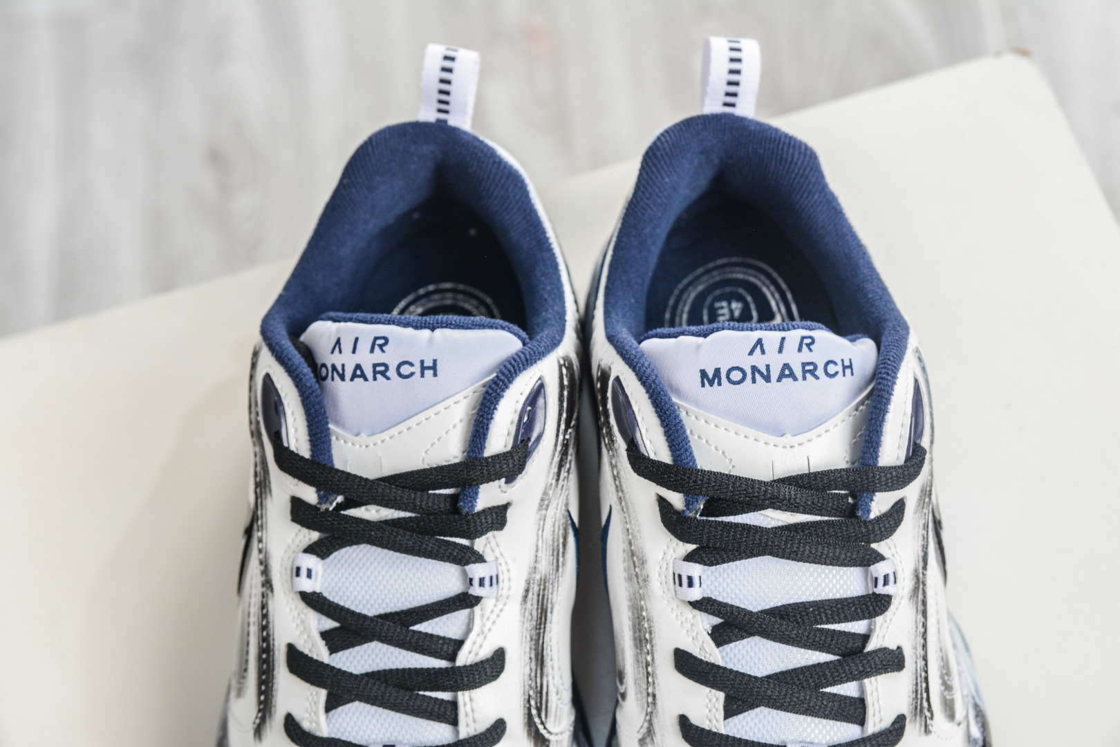 NK Air Monarch IV M2K 涂鸦复古潮流运动舒适老爹鞋 415445-102-Top High Quatity Cheap Sneakers Fashion Clothing Clothes Bags handbags Shoes of all Brand wholesale With The best Quality And Beautiful Price from China Factory Chinese suppliers wholesaler seller NK Air Monarch IV M2K 涂鸦复古潮流运动舒适老爹鞋 415445-102