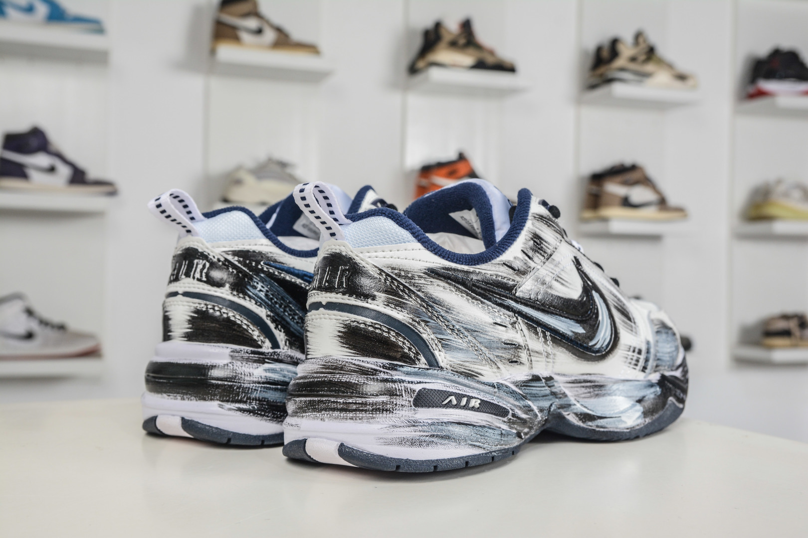 NK Air Monarch IV M2K 涂鸦复古潮流运动舒适老爹鞋 415445-102-Top High Quatity Cheap Sneakers Fashion Clothing Clothes Bags handbags Shoes of all Brand wholesale With The best Quality And Beautiful Price from China Factory Chinese suppliers wholesaler seller NK Air Monarch IV M2K 涂鸦复古潮流运动舒适老爹鞋 415445-102