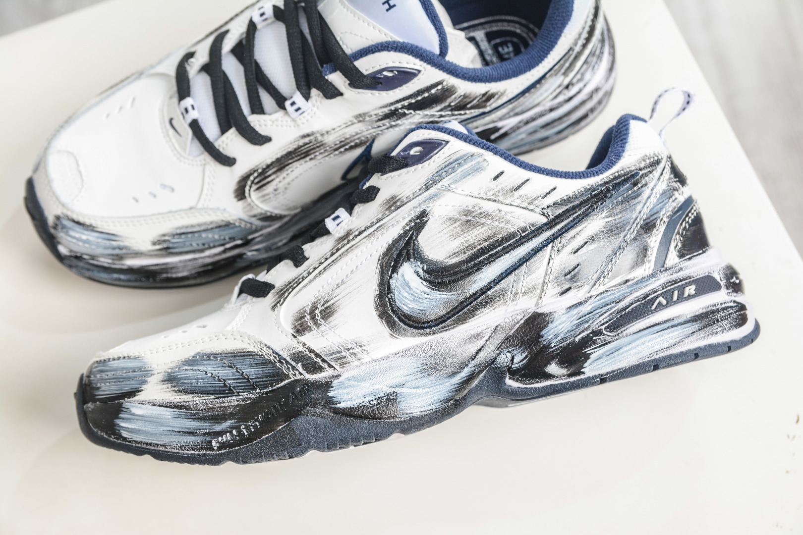 NK Air Monarch IV M2K 涂鸦复古潮流运动舒适老爹鞋 415445-102-Top High Quatity Cheap Sneakers Fashion Clothing Clothes Bags handbags Shoes of all Brand wholesale With The best Quality And Beautiful Price from China Factory Chinese suppliers wholesaler seller NK Air Monarch IV M2K 涂鸦复古潮流运动舒适老爹鞋 415445-102