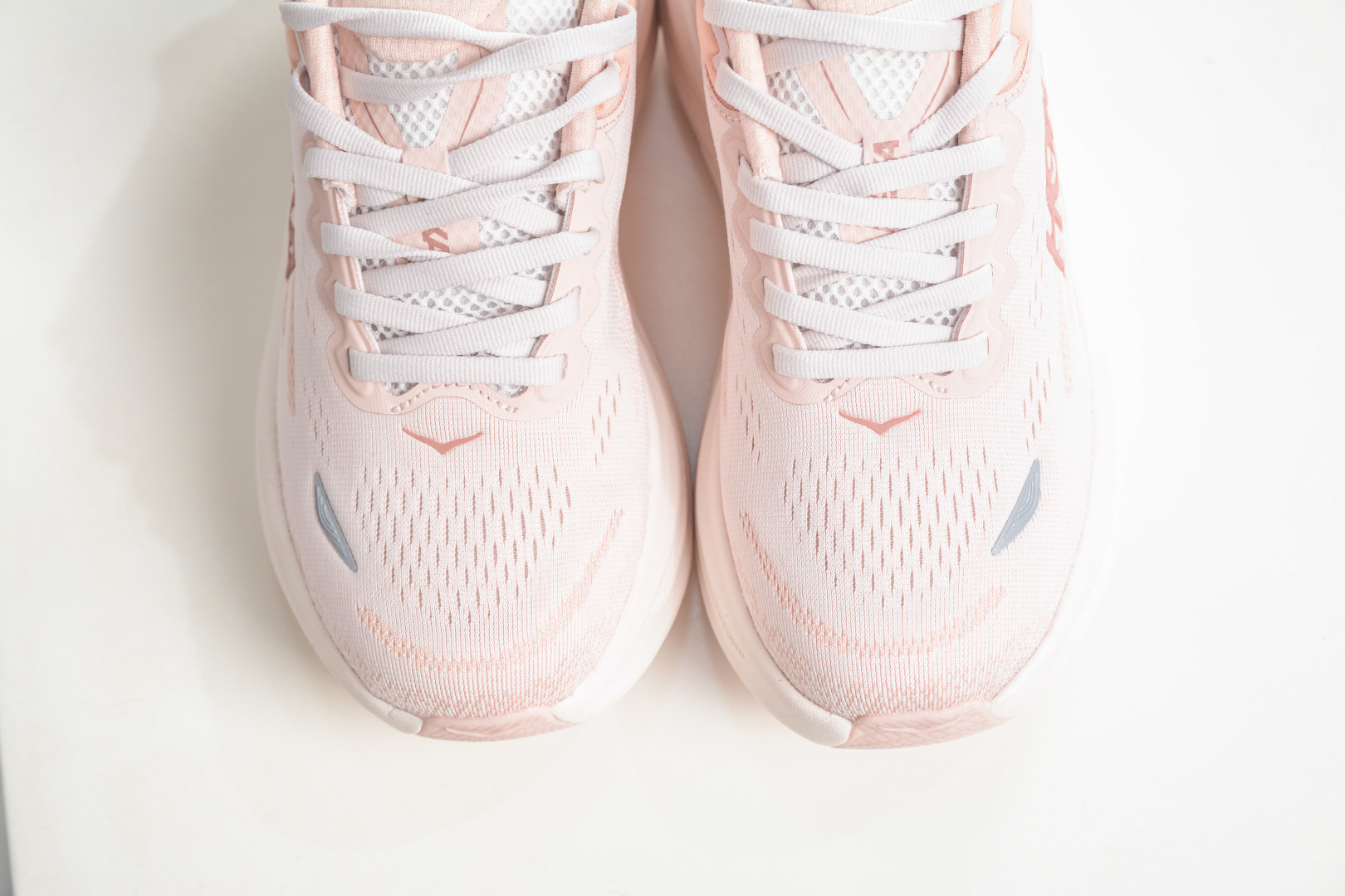 CS版 HOKA ONE ONE Bondi 9 邦迪九代 机能缓震跑鞋 1162012/RLTT-Top High Quatity Cheap Sneakers Fashion Clothing Clothes Bags handbags Shoes of all Brand wholesale With The best Quality And Beautiful Price from China Factory Chinese suppliers wholesaler seller CS版 HOKA ONE ONE Bondi 9 邦迪九代 机能缓震跑鞋 1162012/RLTT