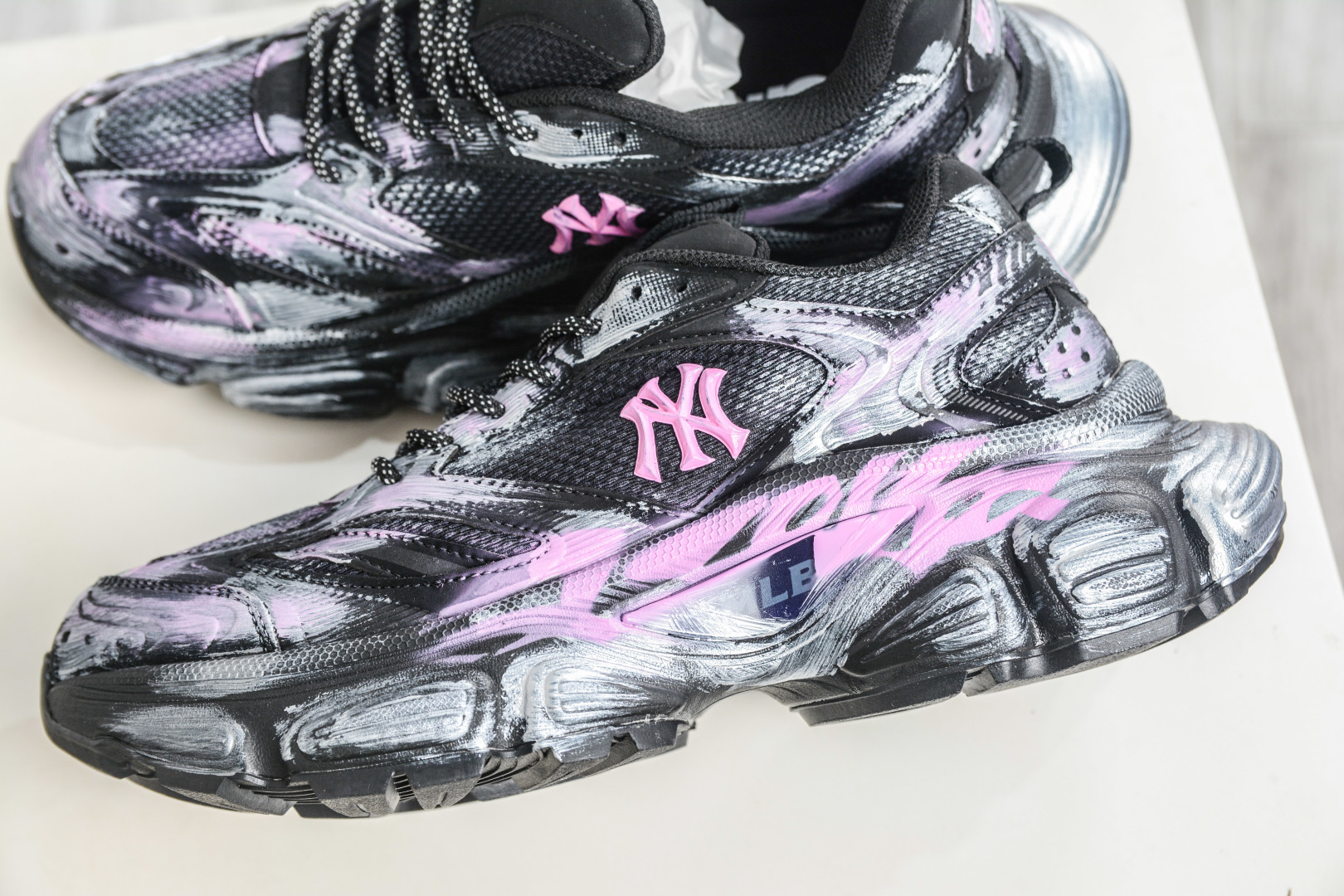 MLB NY 印花网红老爹跑鞋 手工定定制涂鸦恶作剧 3ASXCA12N-50WHS-Top High Quatity Cheap Sneakers Fashion Clothing Clothes Bags handbags Shoes of all Brand wholesale With The best Quality And Beautiful Price from China Factory Chinese suppliers wholesaler seller MLB NY 印花网红老爹跑鞋 手工定定制涂鸦恶作剧 3ASXCA12N-50WHS