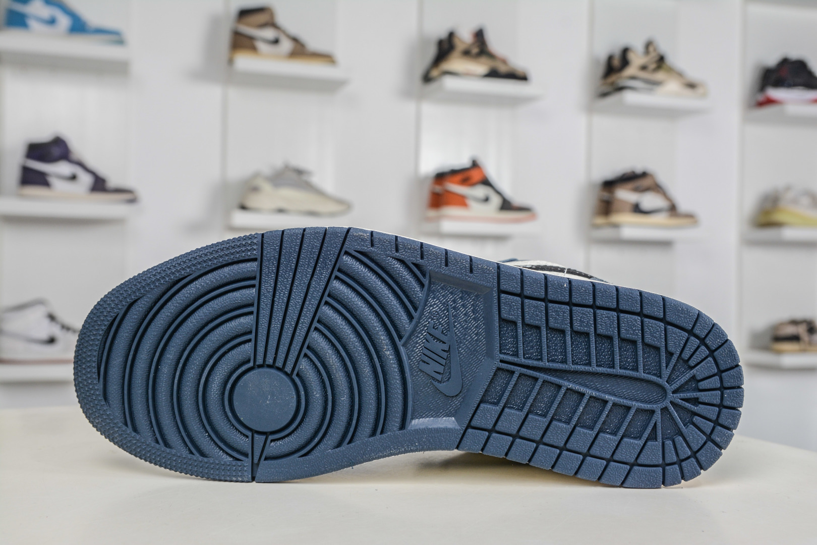 Air Jordan x Louis Vuitton AJ1 Low AJ1 低帮LV联名-灰白 KG6669-F57-Top High Quatity Cheap Sneakers Fashion Clothing Clothes Bags handbags Shoes of all Brand wholesale With The best Quality And Beautiful Price from China Factory Chinese suppliers wholesaler seller Air Jordan x Louis Vuitton AJ1 Low AJ1 低帮LV联名-灰白 KG6669-F57