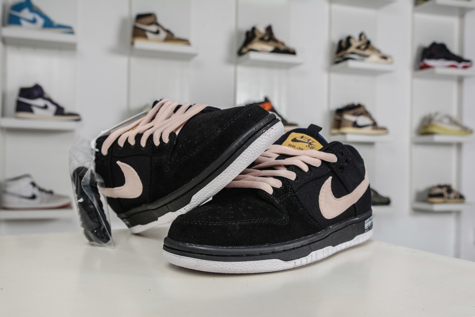 NIKE SB Dunk Low 黑粉 DX6775-400-Top High Quatity Cheap Sneakers Fashion Clothing Clothes Bags handbags Shoes of all Brand wholesale With The best Quality And Beautiful Price from China Factory Chinese suppliers wholesaler seller NIKE SB Dunk Low 黑粉 DX6775-400