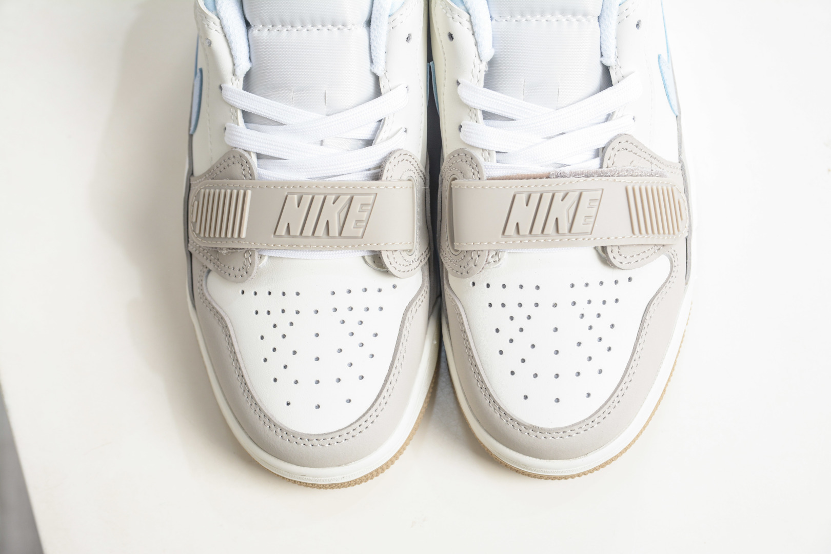 Nike Air Jordan Legacy 312 全新配色 白蓝 IR7563-141-Top High Quatity Cheap Sneakers Fashion Clothing Clothes Bags handbags Shoes of all Brand wholesale With The best Quality And Beautiful Price from China Factory Chinese suppliers wholesaler seller Nike Air Jordan Legacy 312 全新配色 白蓝 IR7563-141