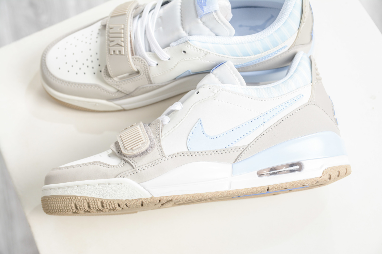 Nike Air Jordan Legacy 312 全新配色 白蓝 IR7563-141-Top High Quatity Cheap Sneakers Fashion Clothing Clothes Bags handbags Shoes of all Brand wholesale With The best Quality And Beautiful Price from China Factory Chinese suppliers wholesaler seller Nike Air Jordan Legacy 312 全新配色 白蓝 IR7563-141