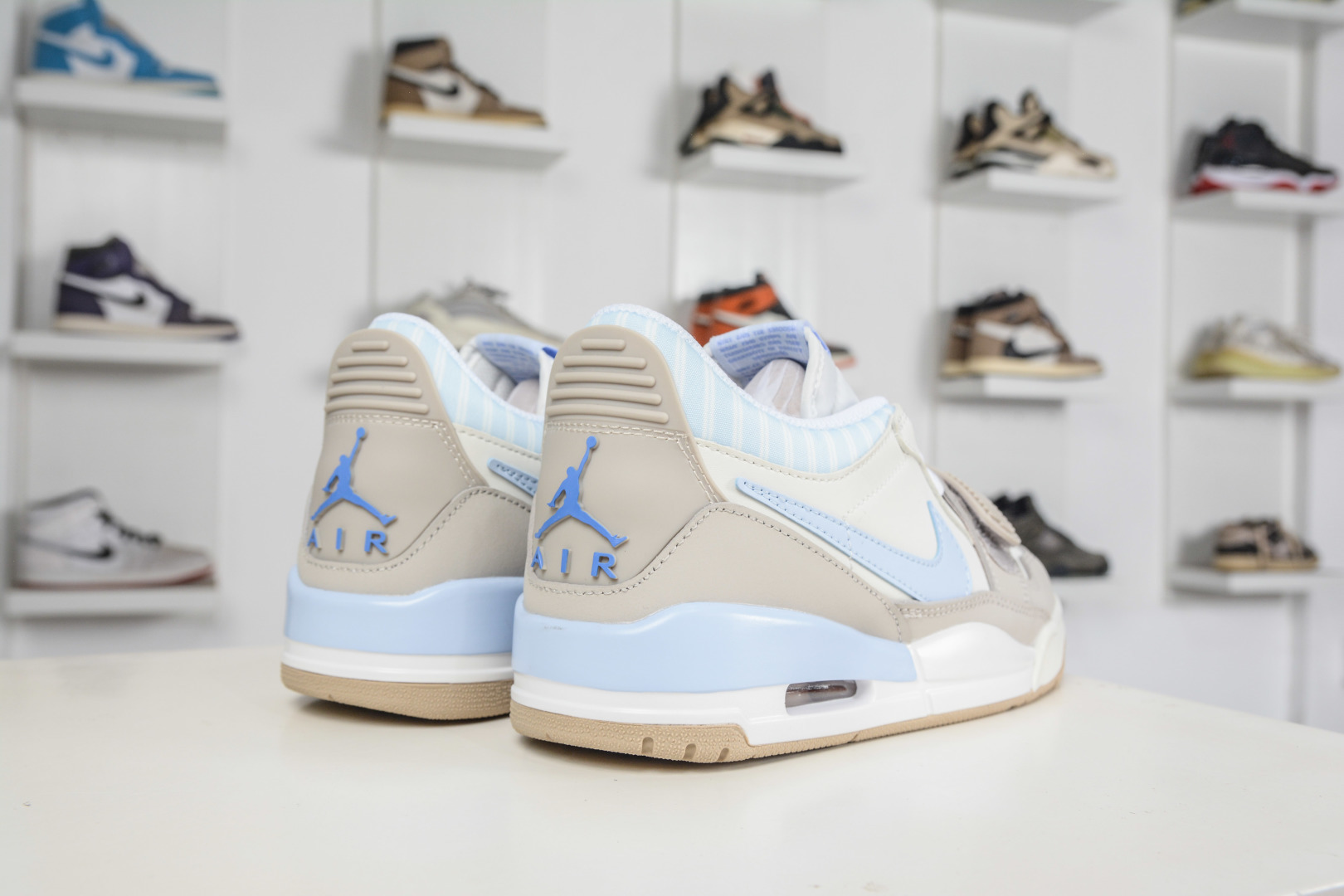 Nike Air Jordan Legacy 312 全新配色 白蓝 IR7563-141-Top High Quatity Cheap Sneakers Fashion Clothing Clothes Bags handbags Shoes of all Brand wholesale With The best Quality And Beautiful Price from China Factory Chinese suppliers wholesaler seller Nike Air Jordan Legacy 312 全新配色 白蓝 IR7563-141