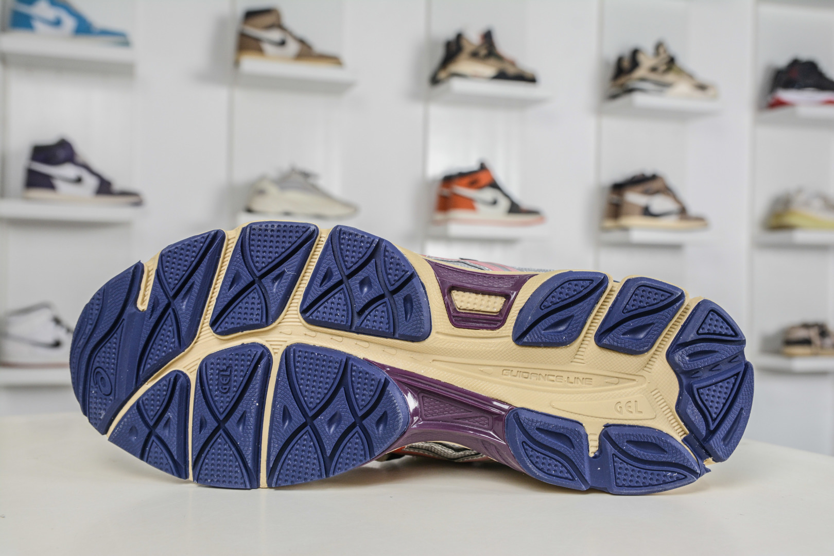 Asics Gel-Cumulus 16 亚瑟士 防滑耐磨 休闲运动鞋 1203B115-100-Top High Quatity Cheap Sneakers Fashion Clothing Clothes Bags handbags Shoes of all Brand wholesale With The best Quality And Beautiful Price from China Factory Chinese suppliers wholesaler seller Asics Gel-Cumulus 16 亚瑟士 防滑耐磨 休闲运动鞋 1203B115-100
