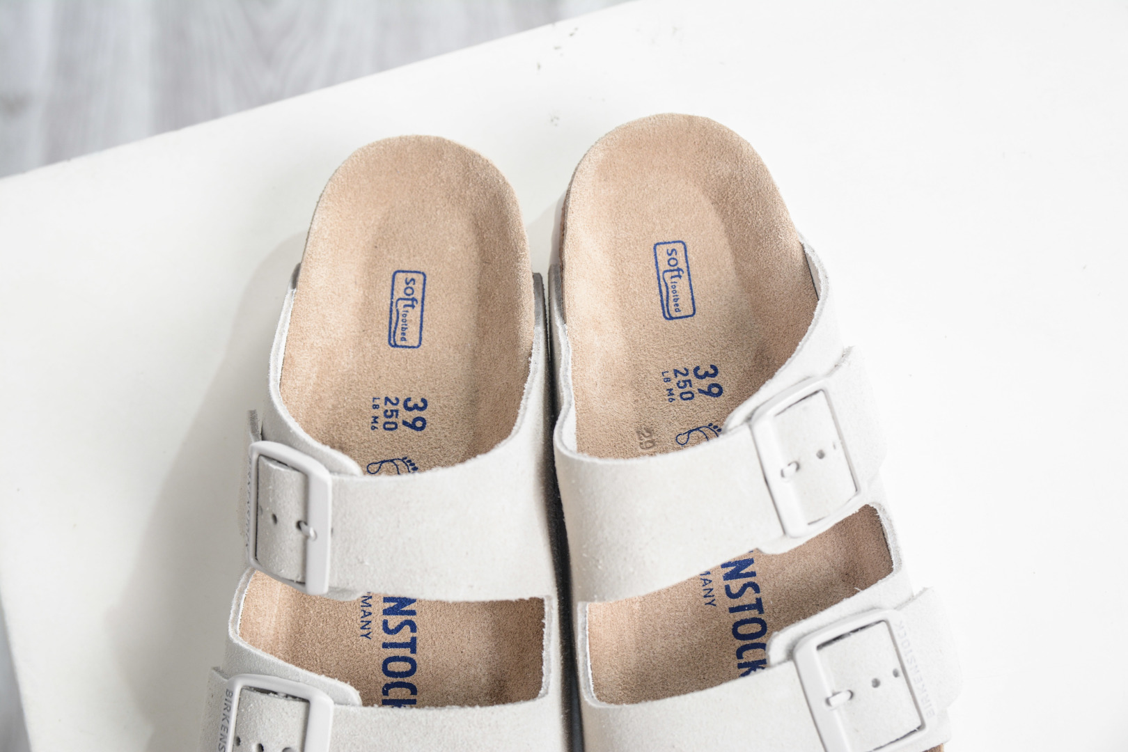 勃肯/博肯 Birkenstock Arizona 双扣拖鞋凉鞋 潮流柔软 舒适 防磨一字拖鞋 0951321 浅棕-Top High Quatity Cheap Sneakers Fashion Clothing Clothes Bags handbags Shoes of all Brand wholesale With The best Quality And Beautiful Price from China Factory Chinese suppliers wholesaler seller 勃肯/博肯 Birkenstock Arizona 双扣拖鞋凉鞋 潮流柔软 舒适 防磨一字拖鞋 0951321 浅棕