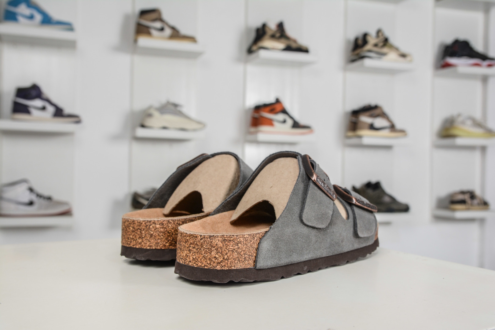 勃肯/博肯 Birkenstock Arizona 双扣拖鞋凉鞋 潮流柔软 舒适 防磨一字拖鞋 0951321 灰色-Top High Quatity Cheap Sneakers Fashion Clothing Clothes Bags handbags Shoes of all Brand wholesale With The best Quality And Beautiful Price from China Factory Chinese suppliers wholesaler seller 勃肯/博肯 Birkenstock Arizona 双扣拖鞋凉鞋 潮流柔软 舒适 防磨一字拖鞋 0951321 灰色