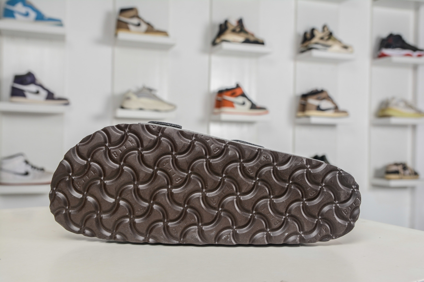 勃肯/博肯 Birkenstock Arizona 双扣拖鞋凉鞋 潮流柔软 舒适 防磨一字拖鞋 0951321 灰色-Top High Quatity Cheap Sneakers Fashion Clothing Clothes Bags handbags Shoes of all Brand wholesale With The best Quality And Beautiful Price from China Factory Chinese suppliers wholesaler seller 勃肯/博肯 Birkenstock Arizona 双扣拖鞋凉鞋 潮流柔软 舒适 防磨一字拖鞋 0951321 灰色