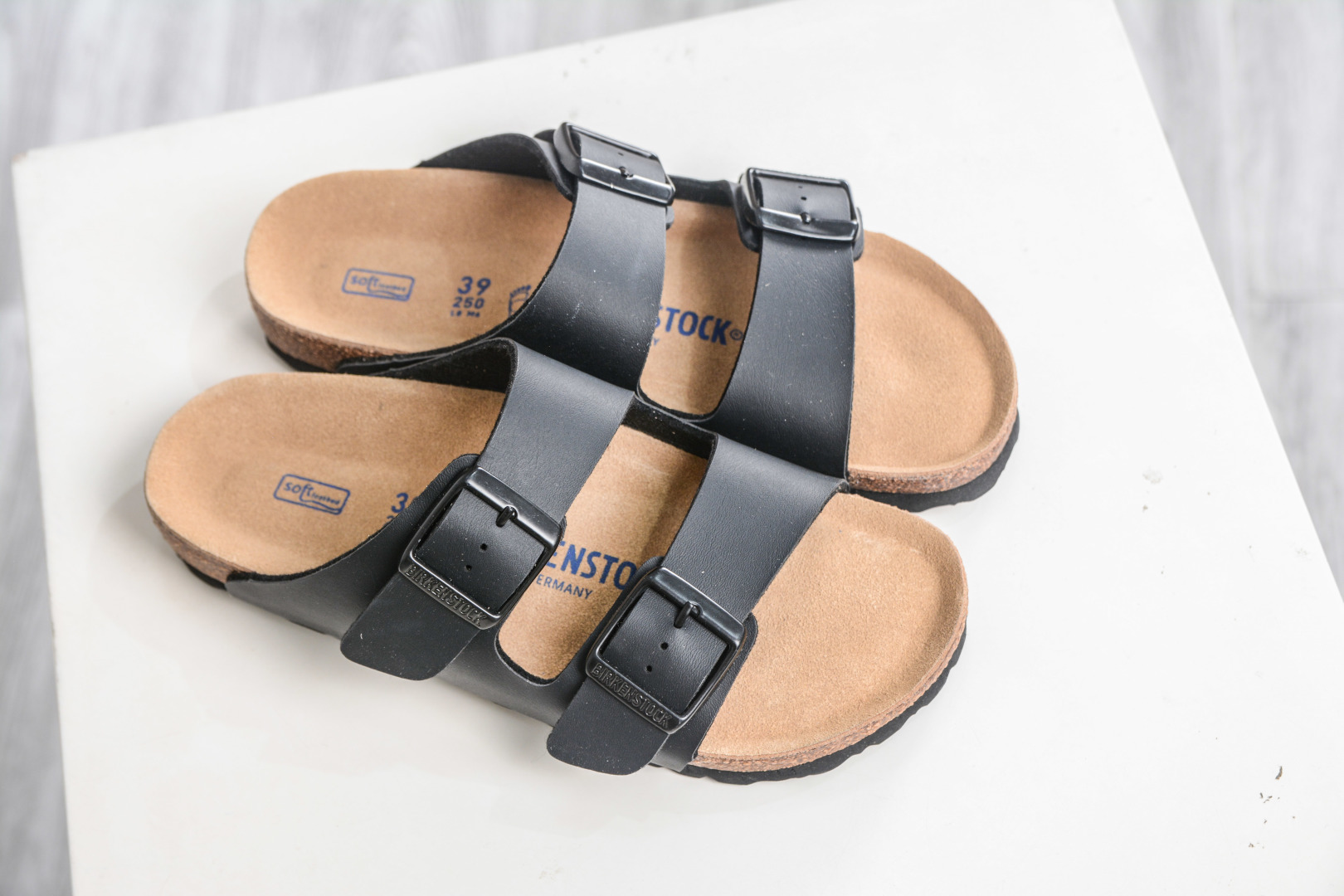 勃肯/博肯 Birkenstock Arizona 双扣拖鞋凉鞋 潮流柔软 舒适 防磨一字拖鞋 0051191 光面皮黑色-Top High Quatity Cheap Sneakers Fashion Clothing Clothes Bags handbags Shoes of all Brand wholesale With The best Quality And Beautiful Price from China Factory Chinese suppliers wholesaler seller 勃肯/博肯 Birkenstock Arizona 双扣拖鞋凉鞋 潮流柔软 舒适 防磨一字拖鞋 0051191 光面皮黑色