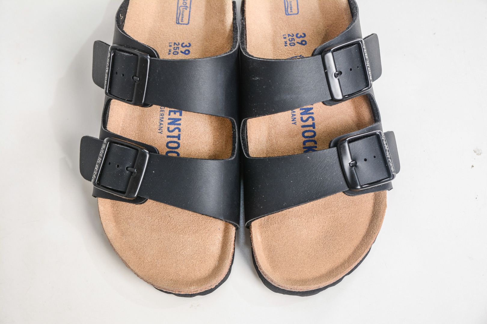 勃肯/博肯 Birkenstock Arizona 双扣拖鞋凉鞋 潮流柔软 舒适 防磨一字拖鞋 0051191 光面皮黑色-Top High Quatity Cheap Sneakers Fashion Clothing Clothes Bags handbags Shoes of all Brand wholesale With The best Quality And Beautiful Price from China Factory Chinese suppliers wholesaler seller 勃肯/博肯 Birkenstock Arizona 双扣拖鞋凉鞋 潮流柔软 舒适 防磨一字拖鞋 0051191 光面皮黑色