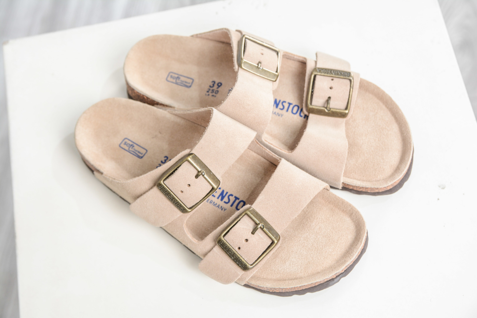 勃肯/博肯 Birkenstock Arizona 双扣拖鞋凉鞋 潮流柔软 舒适 防磨一字拖鞋 0051461-Top High Quatity Cheap Sneakers Fashion Clothing Clothes Bags handbags Shoes of all Brand wholesale With The best Quality And Beautiful Price from China Factory Chinese suppliers wholesaler seller 勃肯/博肯 Birkenstock Arizona 双扣拖鞋凉鞋 潮流柔软 舒适 防磨一字拖鞋 0051461