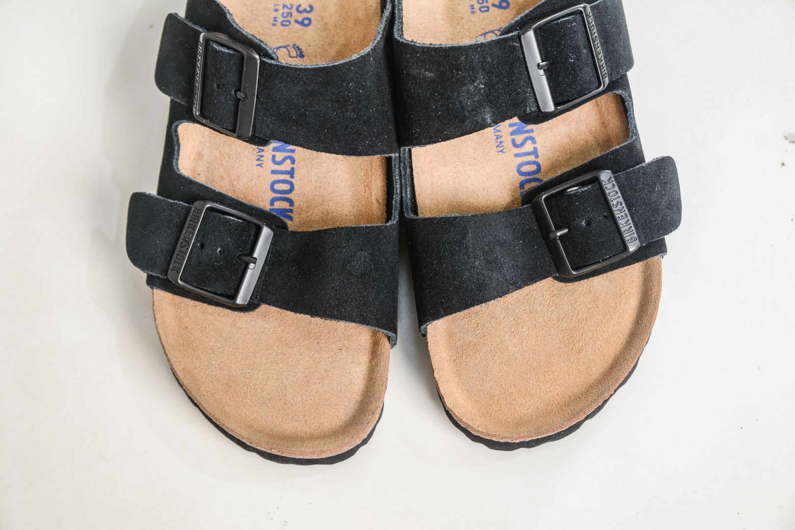勃肯/博肯 Birkenstock Arizona 双扣拖鞋凉鞋 潮流柔软 舒适 防磨一字拖鞋 00951321 黑-Top High Quatity Cheap Sneakers Fashion Clothing Clothes Bags handbags Shoes of all Brand wholesale With The best Quality And Beautiful Price from China Factory Chinese suppliers wholesaler seller 勃肯/博肯 Birkenstock Arizona 双扣拖鞋凉鞋 潮流柔软 舒适 防磨一字拖鞋 00951321 黑