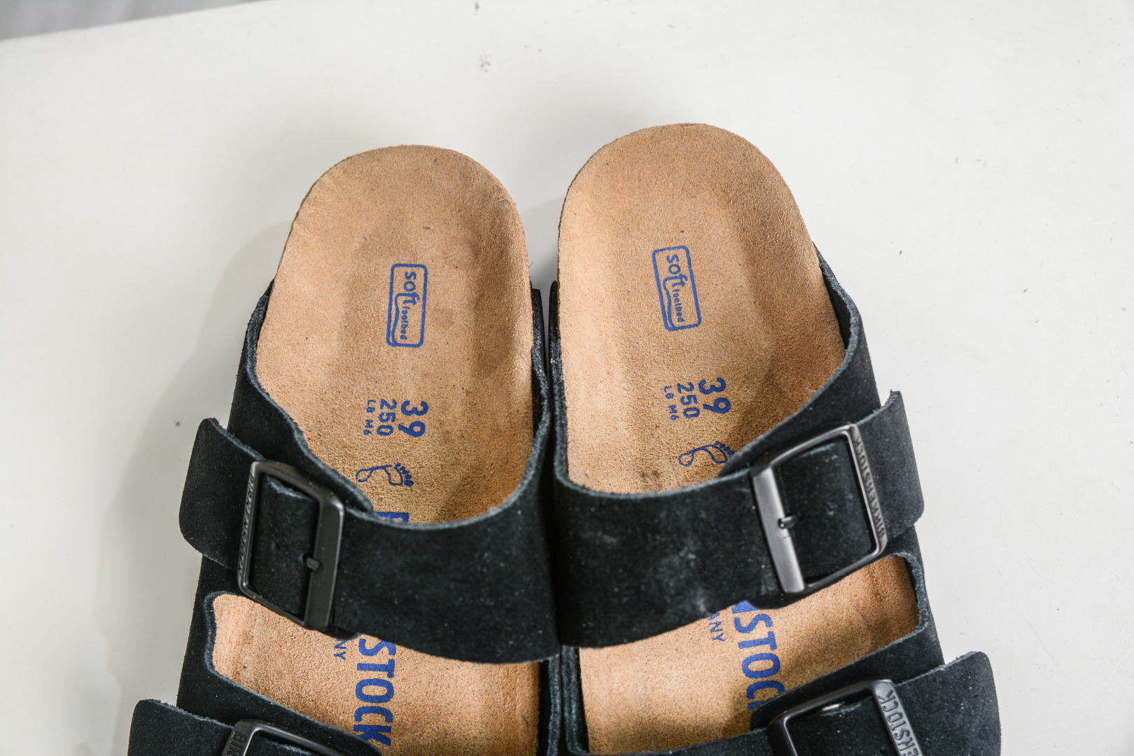 勃肯/博肯 Birkenstock Arizona 双扣拖鞋凉鞋 潮流柔软 舒适 防磨一字拖鞋 00951321 黑-Top High Quatity Cheap Sneakers Fashion Clothing Clothes Bags handbags Shoes of all Brand wholesale With The best Quality And Beautiful Price from China Factory Chinese suppliers wholesaler seller 勃肯/博肯 Birkenstock Arizona 双扣拖鞋凉鞋 潮流柔软 舒适 防磨一字拖鞋 00951321 黑