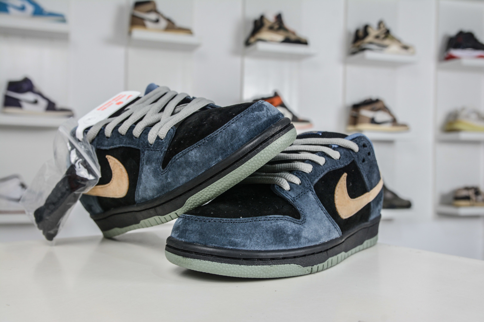 Nike Dunk SB ”Smile” 绒面革 美式复古 HF3063-002-Top High Quatity Cheap Sneakers Fashion Clothing Clothes Bags handbags Shoes of all Brand wholesale With The best Quality And Beautiful Price from China Factory Chinese suppliers wholesaler seller Nike Dunk SB ”Smile” 绒面革 美式复古 HF3063-002