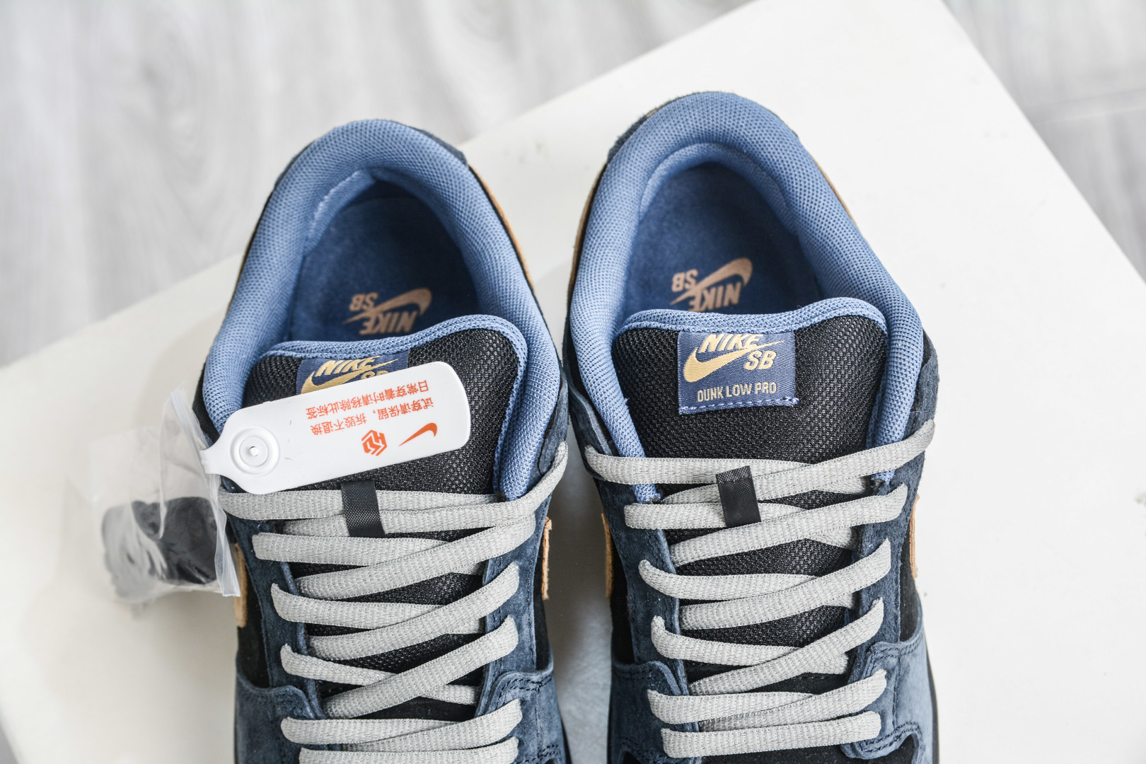 Nike Dunk SB ”Smile” 绒面革 美式复古 HF3063-002-Top High Quatity Cheap Sneakers Fashion Clothing Clothes Bags handbags Shoes of all Brand wholesale With The best Quality And Beautiful Price from China Factory Chinese suppliers wholesaler seller Nike Dunk SB ”Smile” 绒面革 美式复古 HF3063-002