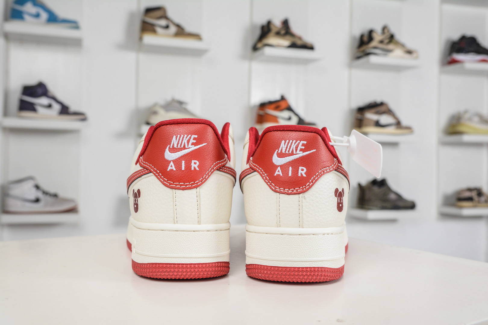 Nike Air Force 1 Low 07 x 暴力熊联名-白红 SS1979-016-Top High Quatity Cheap Sneakers Fashion Clothing Clothes Bags handbags Shoes of all Brand wholesale With The best Quality And Beautiful Price from China Factory Chinese suppliers wholesaler seller Nike Air Force 1 Low 07 x 暴力熊联名-白红 SS1979-016