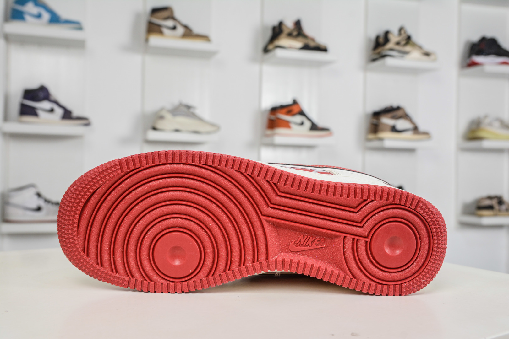 Nike Air Force 1 Low 07 x 暴力熊联名-白红 SS1979-016-Top High Quatity Cheap Sneakers Fashion Clothing Clothes Bags handbags Shoes of all Brand wholesale With The best Quality And Beautiful Price from China Factory Chinese suppliers wholesaler seller Nike Air Force 1 Low 07 x 暴力熊联名-白红 SS1979-016