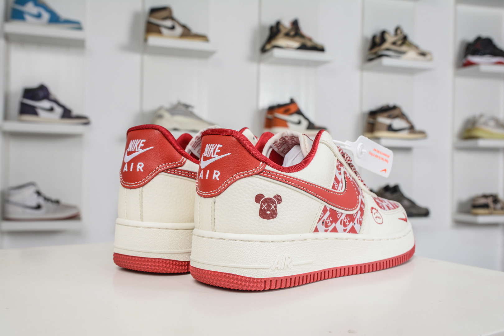 Nike Air Force 1 Low 07 x 暴力熊联名-白红 SS1979-016-Top High Quatity Cheap Sneakers Fashion Clothing Clothes Bags handbags Shoes of all Brand wholesale With The best Quality And Beautiful Price from China Factory Chinese suppliers wholesaler seller Nike Air Force 1 Low 07 x 暴力熊联名-白红 SS1979-016