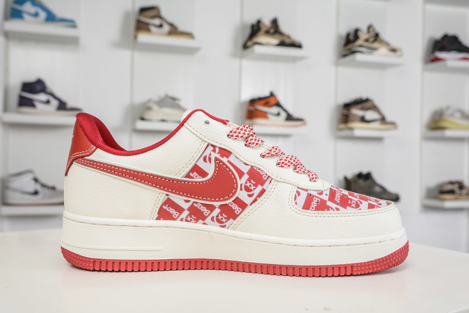 Nike Air Force 1 Low 07 x 暴力熊联名-白红 SS1979-016-Top High Quatity Cheap Sneakers Fashion Clothing Clothes Bags handbags Shoes of all Brand wholesale With The best Quality And Beautiful Price from China Factory Chinese suppliers wholesaler seller Nike Air Force 1 Low 07 x 暴力熊联名-白红 SS1979-016