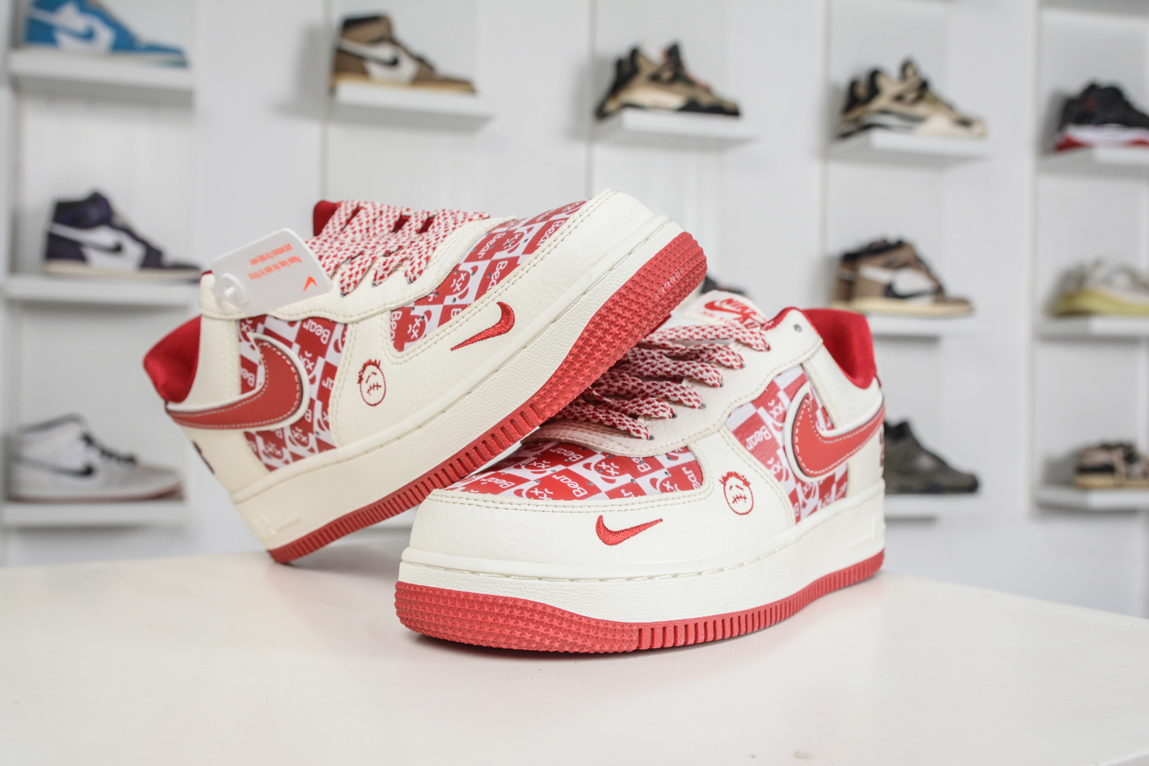 Nike Air Force 1 Low 07 x 暴力熊联名-白红 SS1979-016-Top High Quatity Cheap Sneakers Fashion Clothing Clothes Bags handbags Shoes of all Brand wholesale With The best Quality And Beautiful Price from China Factory Chinese suppliers wholesaler seller Nike Air Force 1 Low 07 x 暴力熊联名-白红 SS1979-016