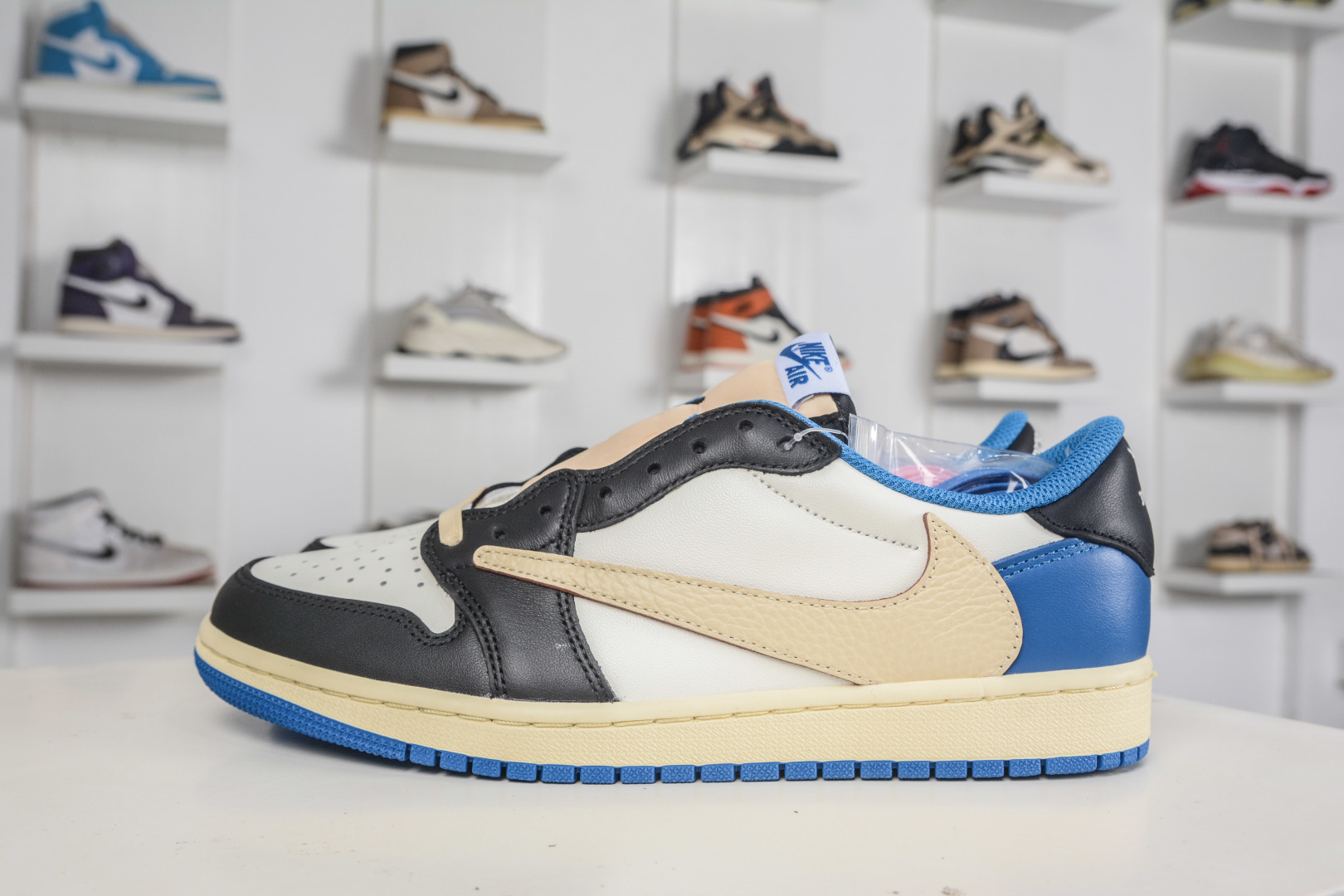 Travis Scott x Fragment Design x Air Jordan AJ1 Low OG SP 2.0 3XX 4XX QC DM7866 140
TAGLIA 35.5 36 36.5 37.5 38 38.5 39 40 40.5 41 42 42.5 43 44 44.5 45 46 47.5 48.5